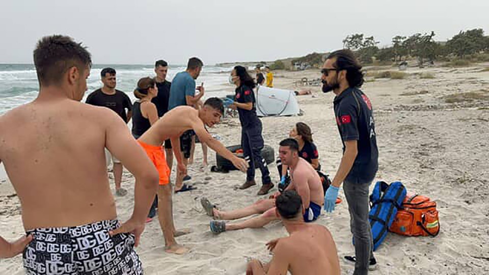 Denize Giren Genç Boğuldu, Arkadaşları Sinir Krizi Geçirdi (3)