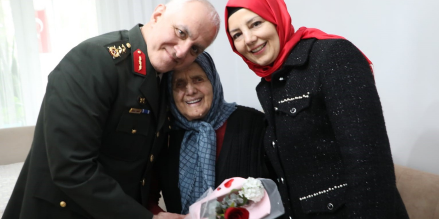 Garnizon Komutanı Ala’dan Şehit Annesine Vefa Ziyareti (1)