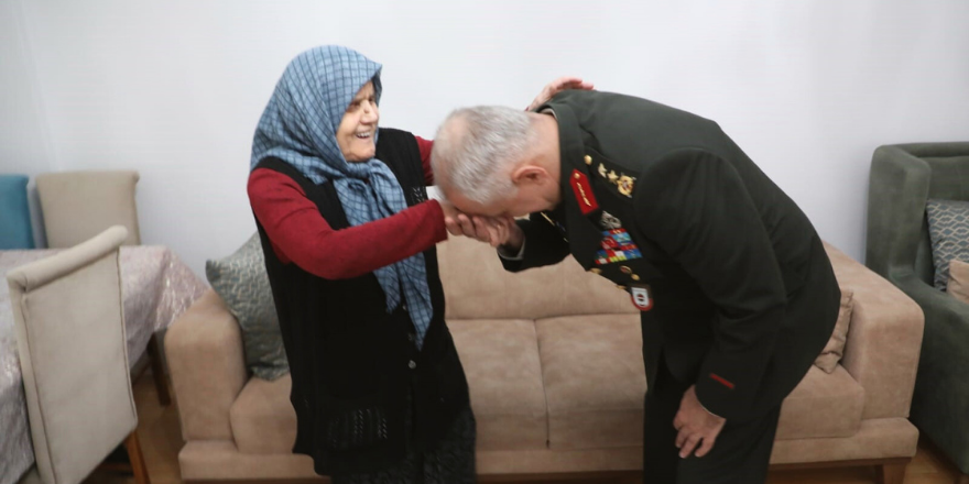 Garnizon Komutanı Ala’dan Şehit Annesine Vefa Ziyareti (2)