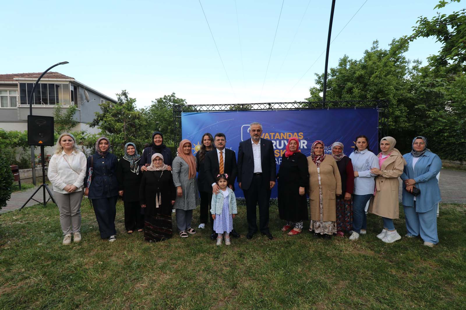 İşi̇mi̇z Hi̇zmet, Sevdamiz Memleket (1)