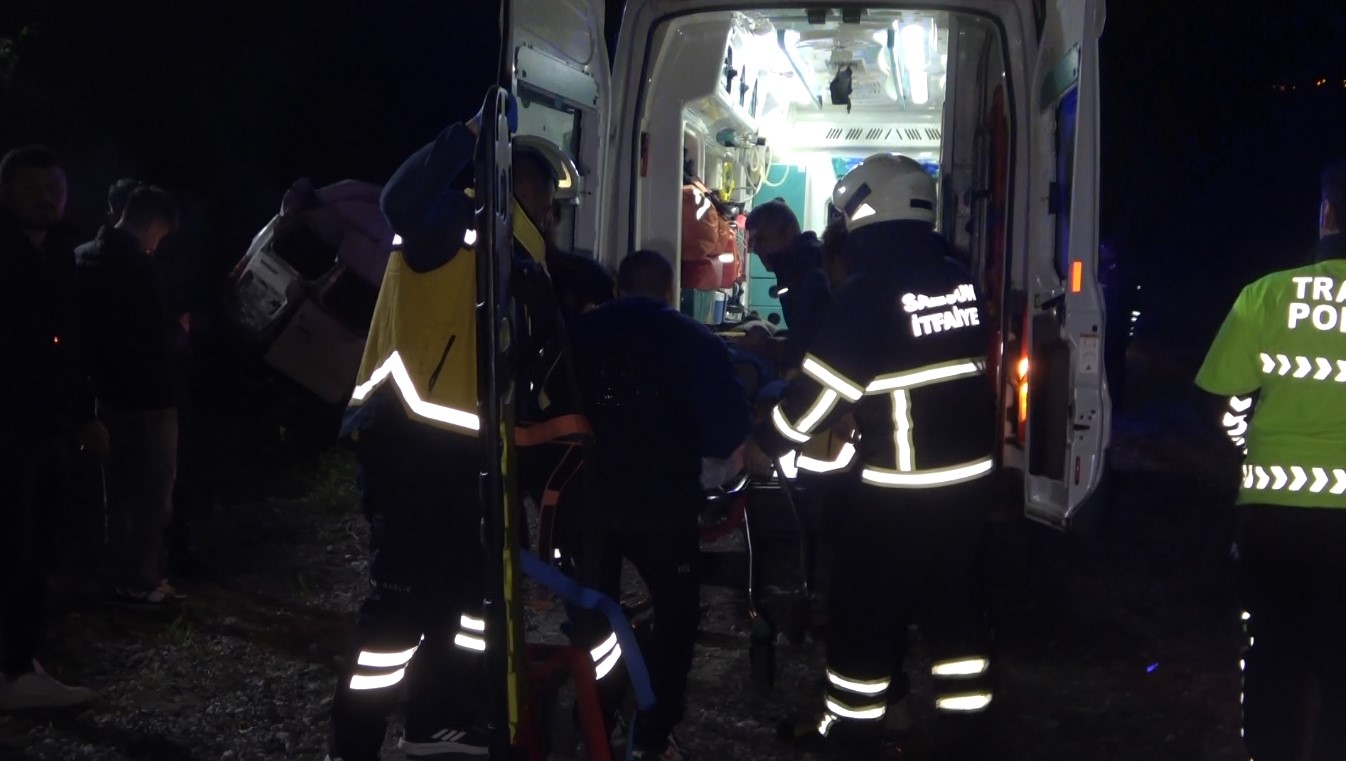 Minibüs Şarampole Yuvarlandı 1 Ölü, 4 Yaralı (5)