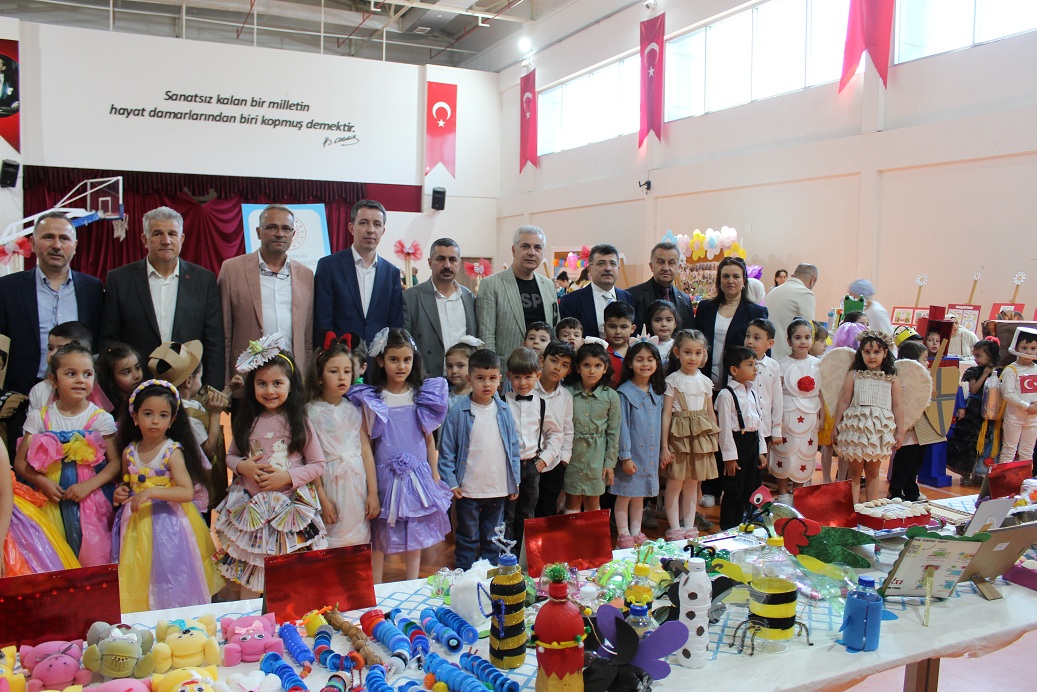 Miniklerden Büyük Mesaj Geri Dönüşüm Ve Dilimizin Zenginliği Sergisi Yoğun İlgi Gördü (1)