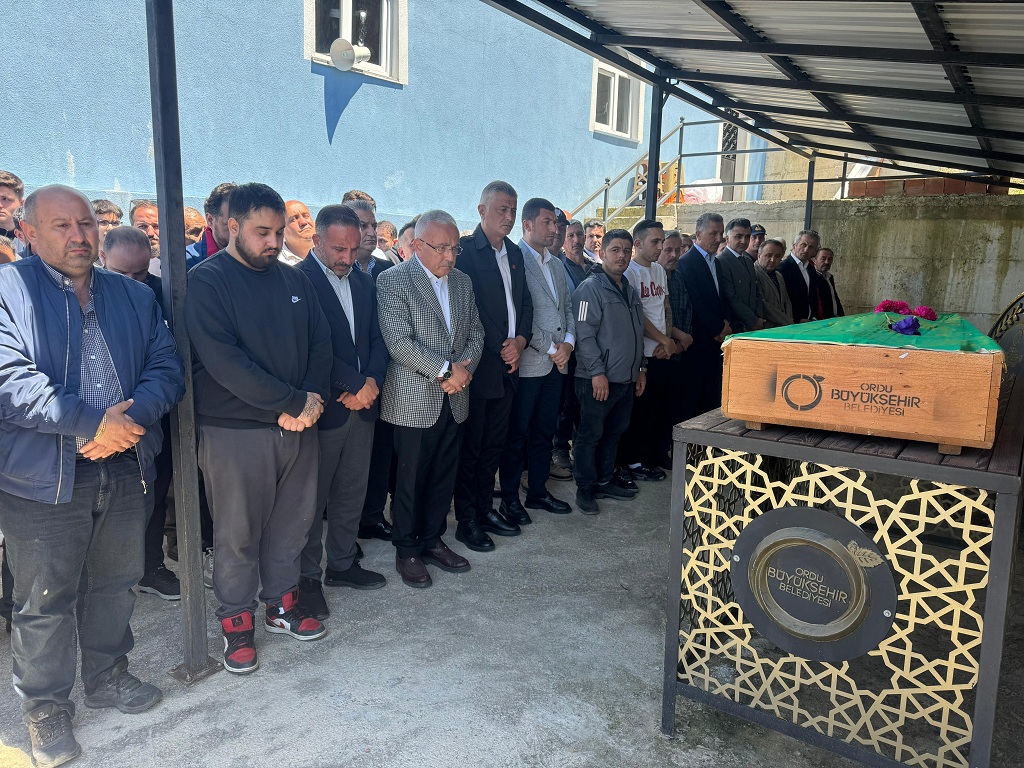 Ordu'da Denizde Boğularak Hayatını Kaybeden Lise Öğrencisi Toprağa Verildi (2)