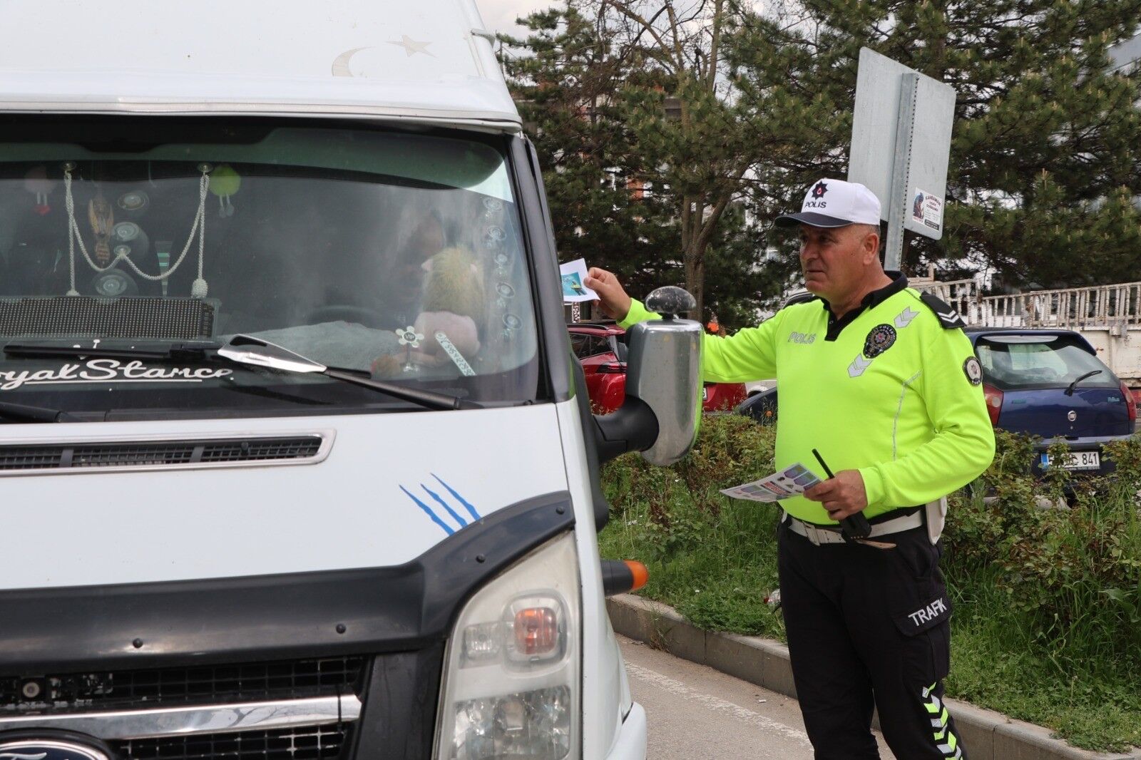 Polislerden Hayat Kurtaran Trafik Bilgilendirmesi2