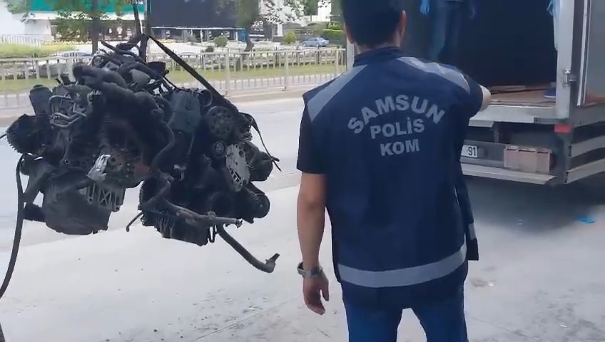 Samsun'da 13 Adet Gümrük Kaçağı Lüks Araç Motoru Ele Geçirildi