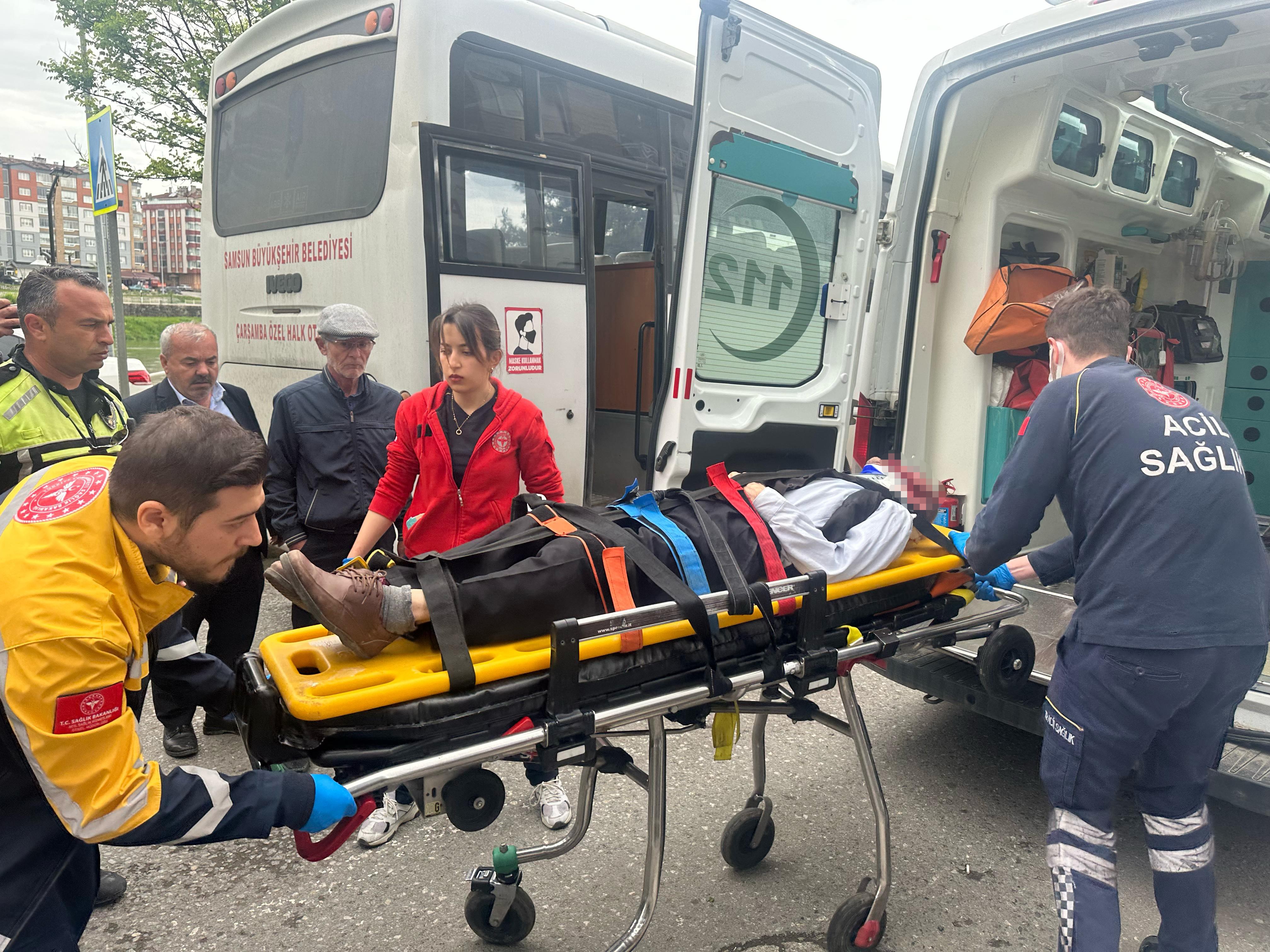 Samsun'da Halk Otobüsünün Çarptığı Yaya Yaralandı1