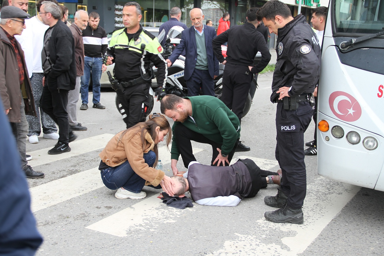 Samsun'da Halk Otobüsünün Çarptığı Yaya Yaralandı2