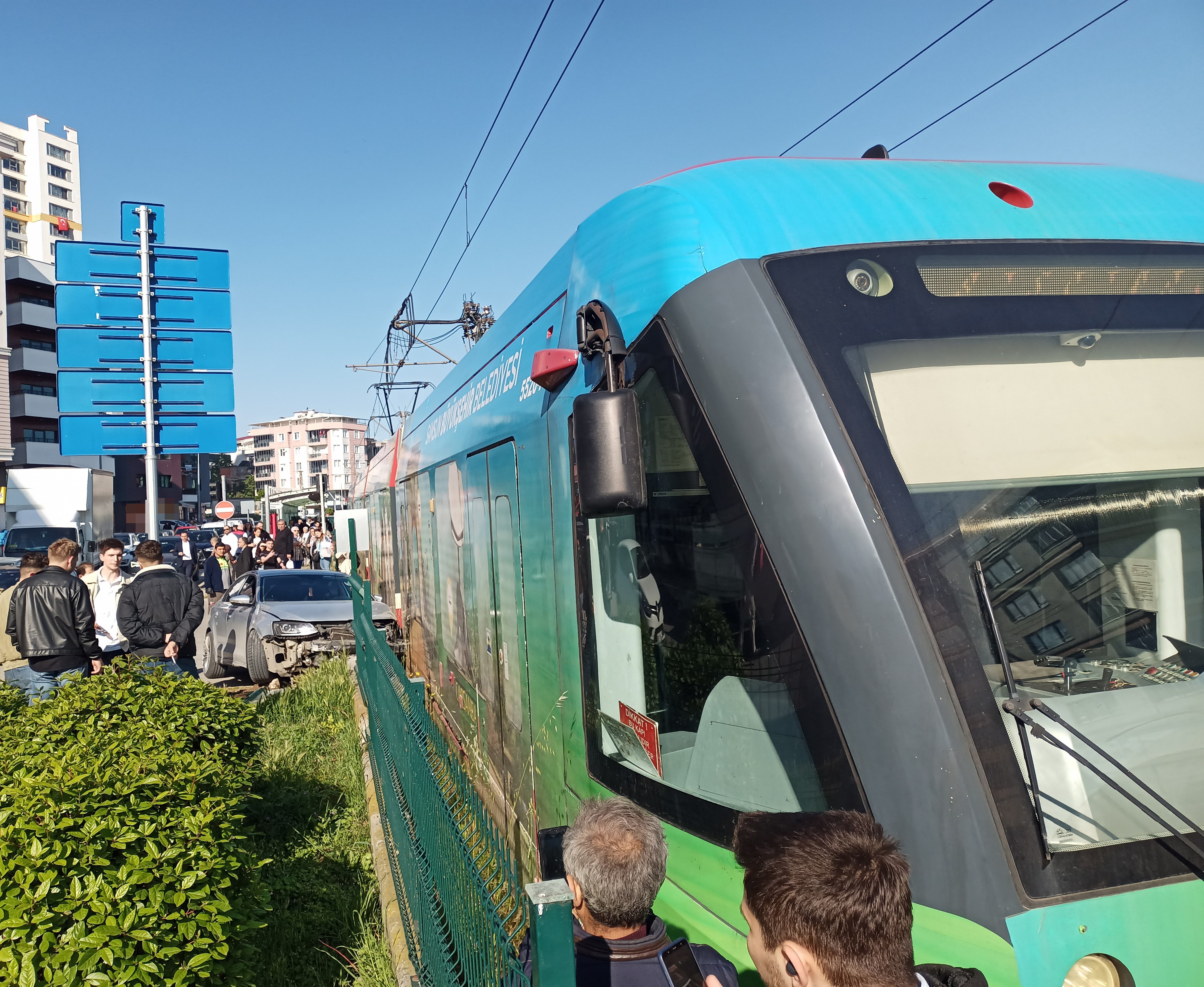 Samsun'da Kırmızı Işık Ihlali Yapan Otomobil Tramvay Ile Çarpıştı (2)