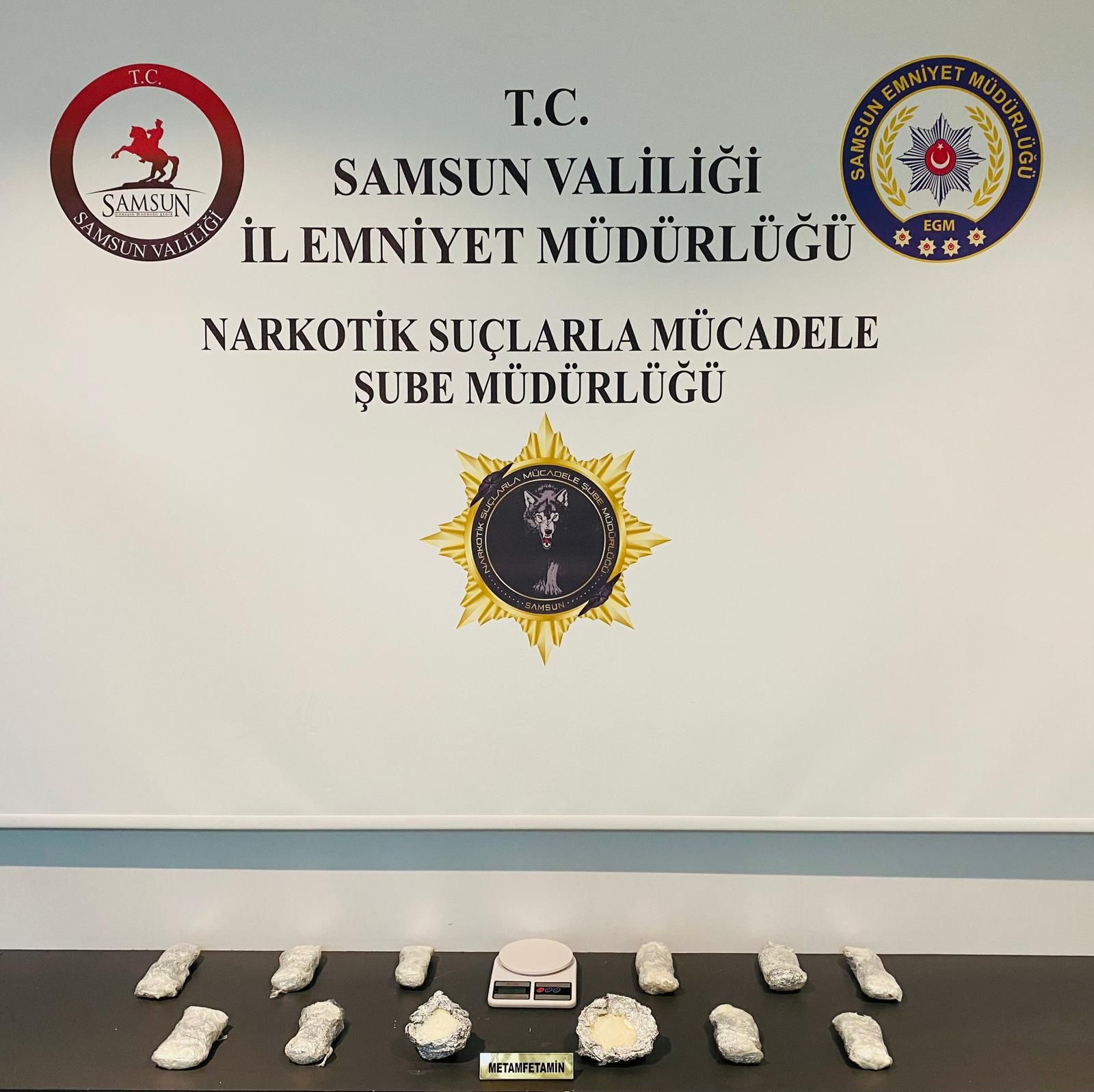 Samsun’da Polis Evdeki Baza Altında 1 Kilo 350 Gram Metamfetamin Ele Geçirdi (7)