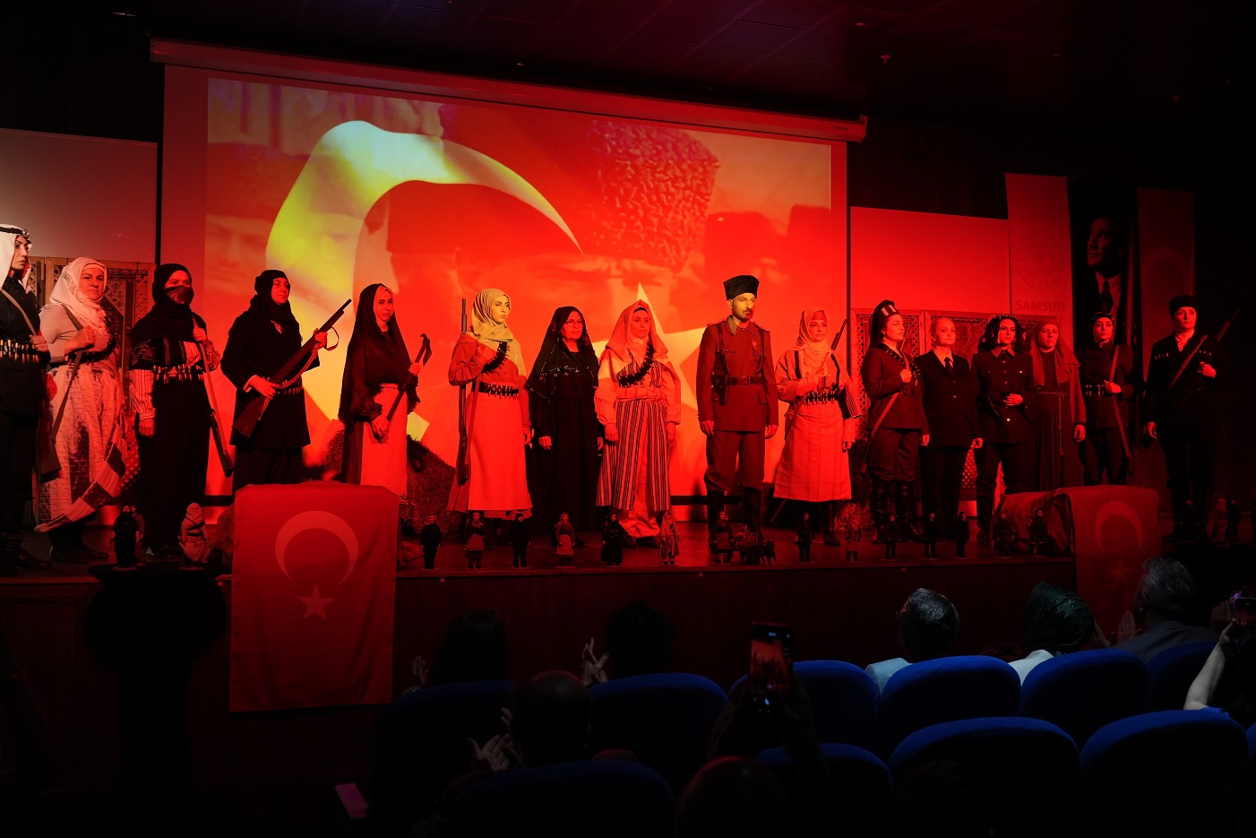 Samsun'da Tarihe Işık Tutan Defile (4)