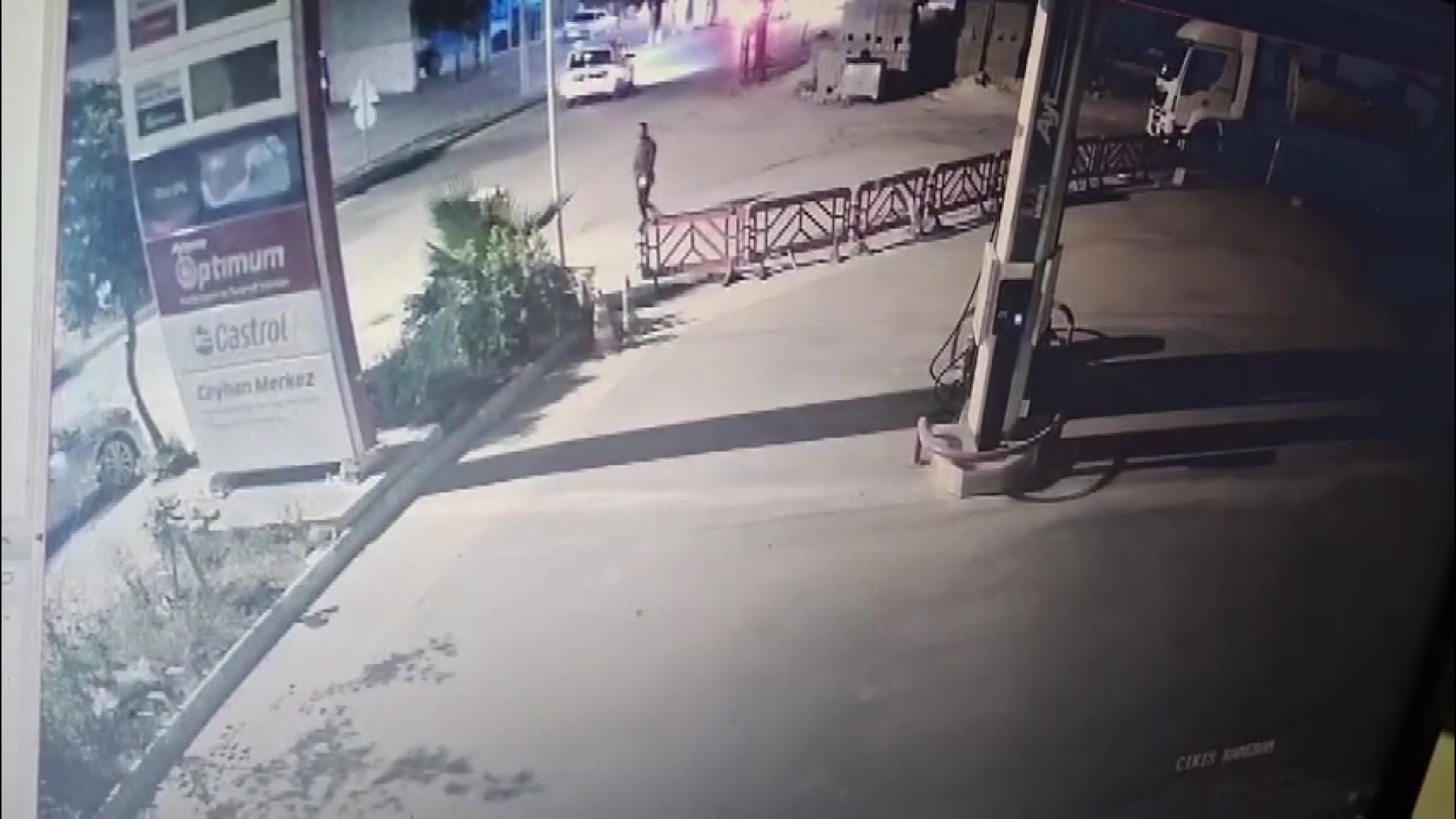 Sokakta Karşılaştığı Eski Kocasını Tabancayla Vurdu (1)