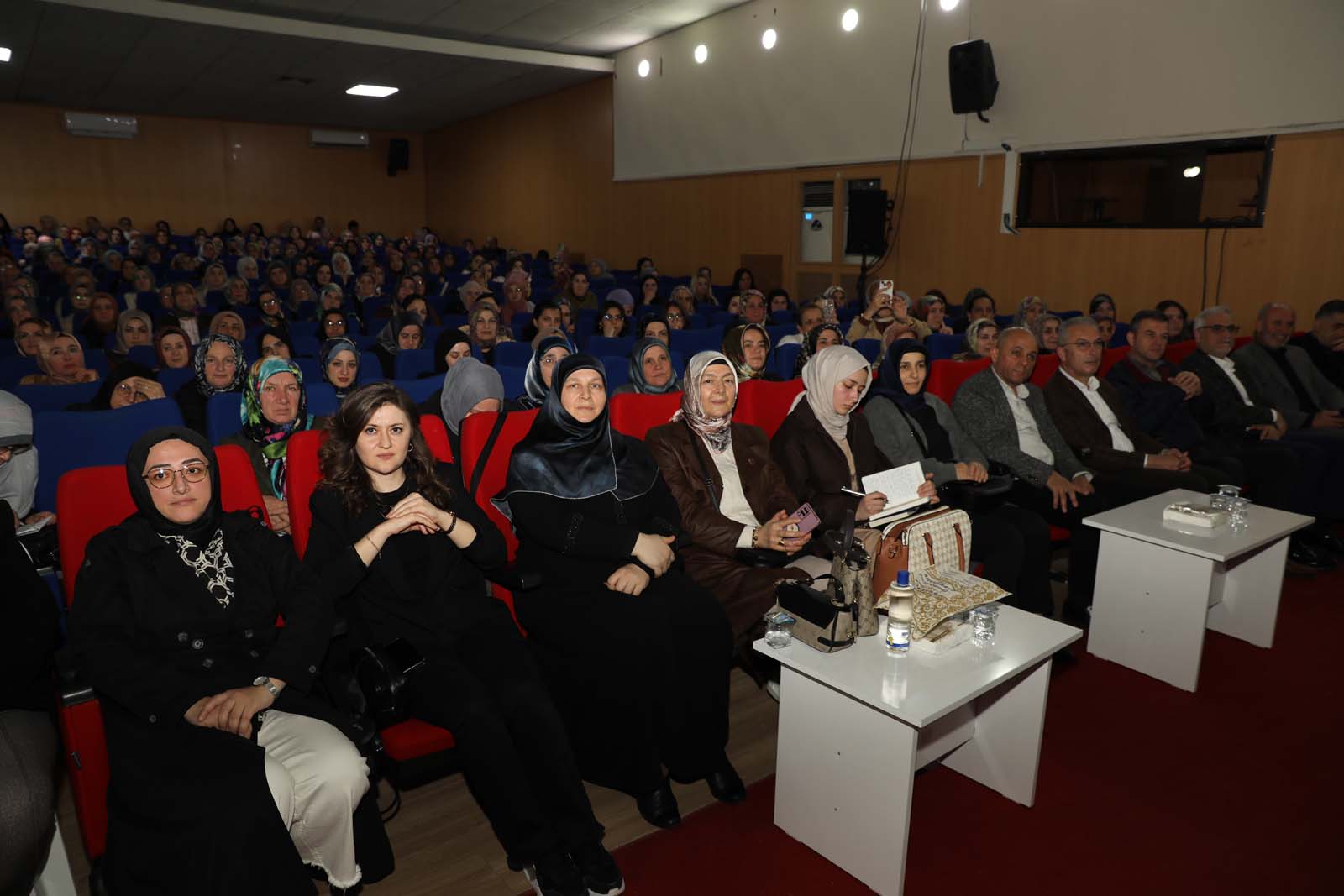 Uzman Ai̇le Danişmani Ve Yazar Sali̇ha Erdi̇m, Bafra’da Ebeveynlere Seslendi̇ (4)