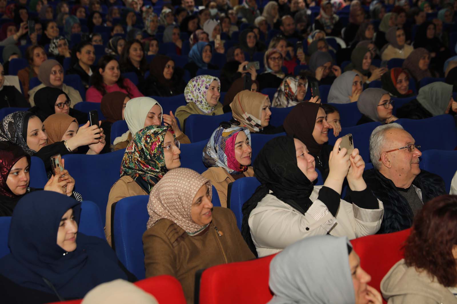 Uzman Ai̇le Danişmani Ve Yazar Sali̇ha Erdi̇m, Bafra’da Ebeveynlere Seslendi̇ (6)