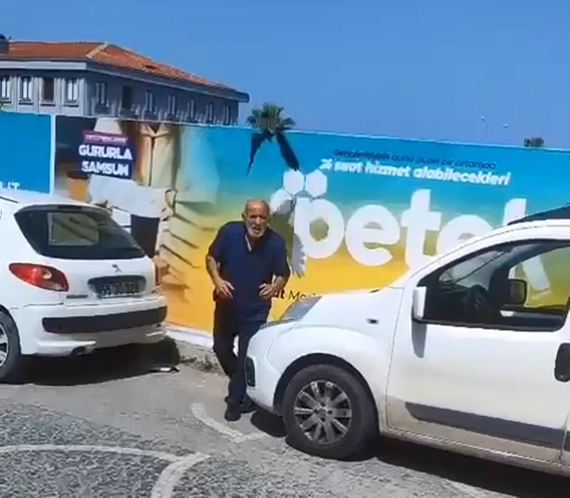 Yavruyu Kurtarmak Istedi, Kargaların Hedefi Oldu (5)