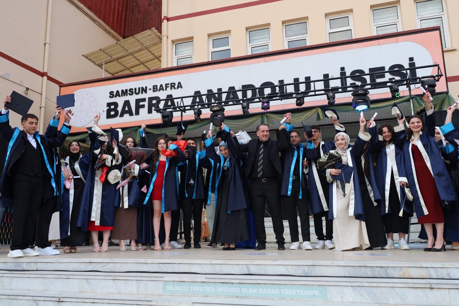 Bafra Anadolu Lisesi’nde Coşkulu Mezuniyet Töreni (5)