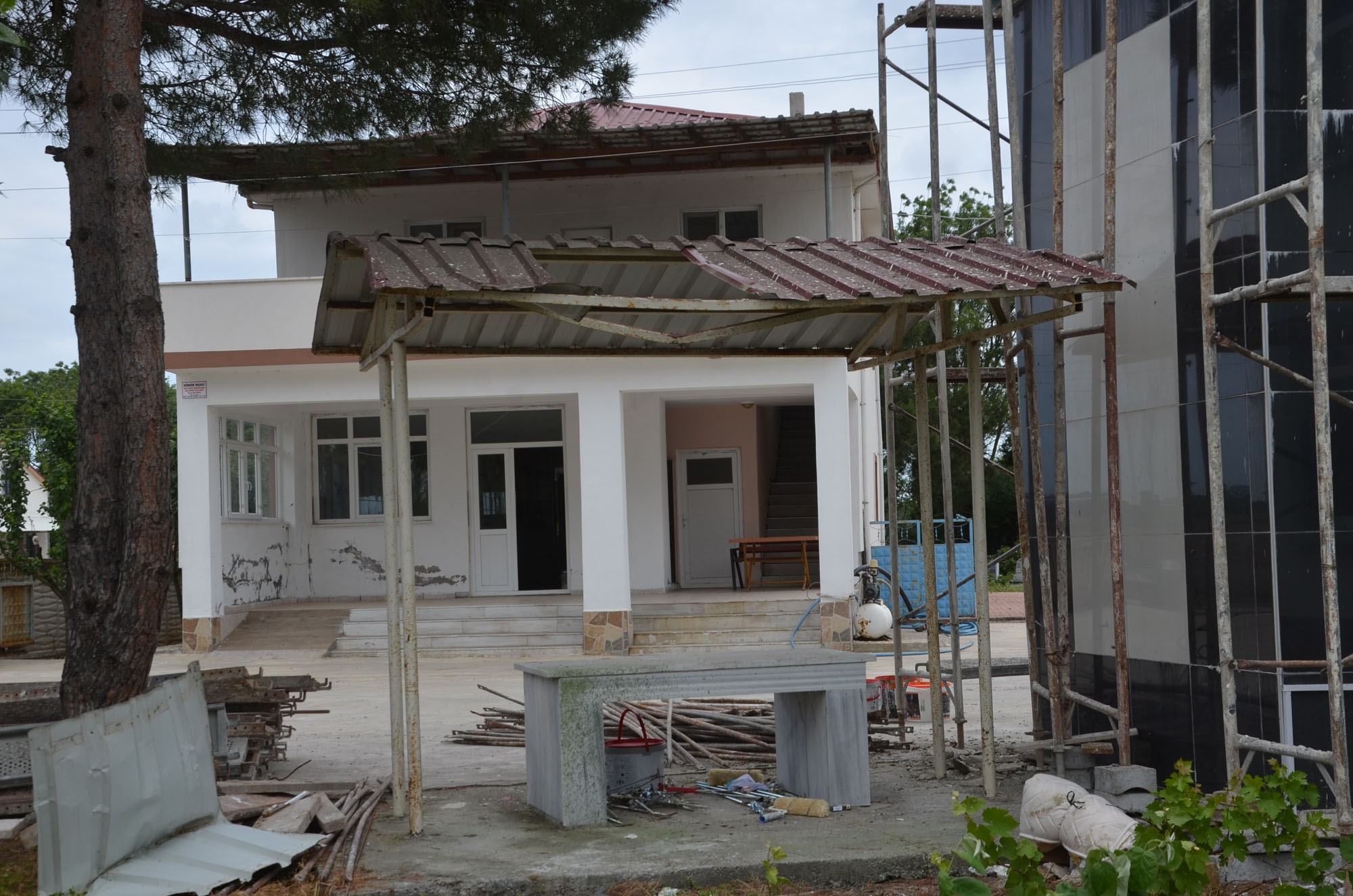 Bafra'da Minareden Düşen Işçi Ağır Yaralandı2