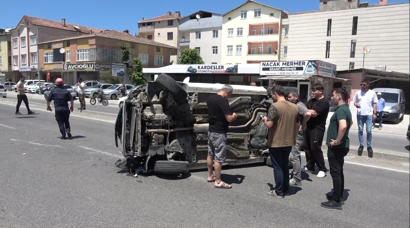 Bafra'da Otomobil Takla Attı