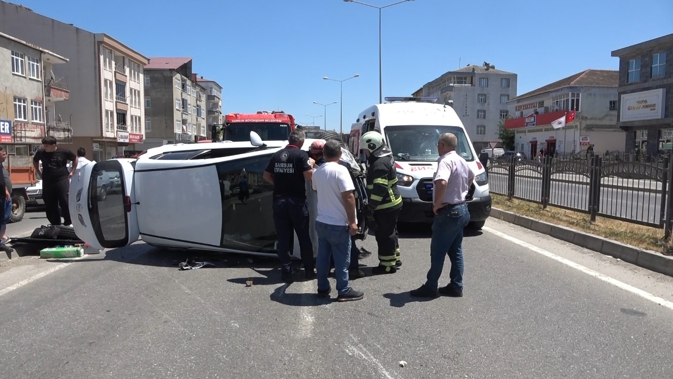 Bafra'da Otomobil Takla Attı1