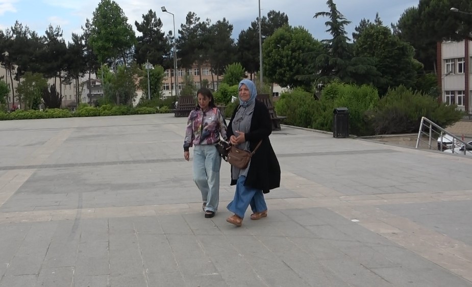 Eşini 5 Yerinden Bıçaklayan Sanığa 'Haksız Tahrik' Indirimiyle 13 Yıl 6 Ay Hapis