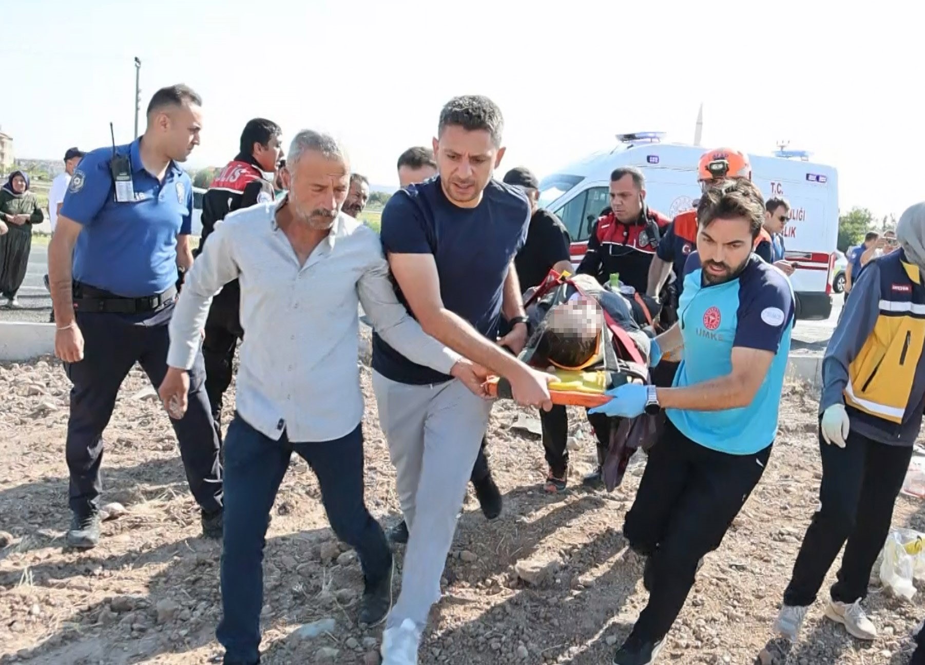 Sınava Giden Araçlar Çarpıştı 1 Ölü, 4'Ü Ağır 10 Yaralı (6)