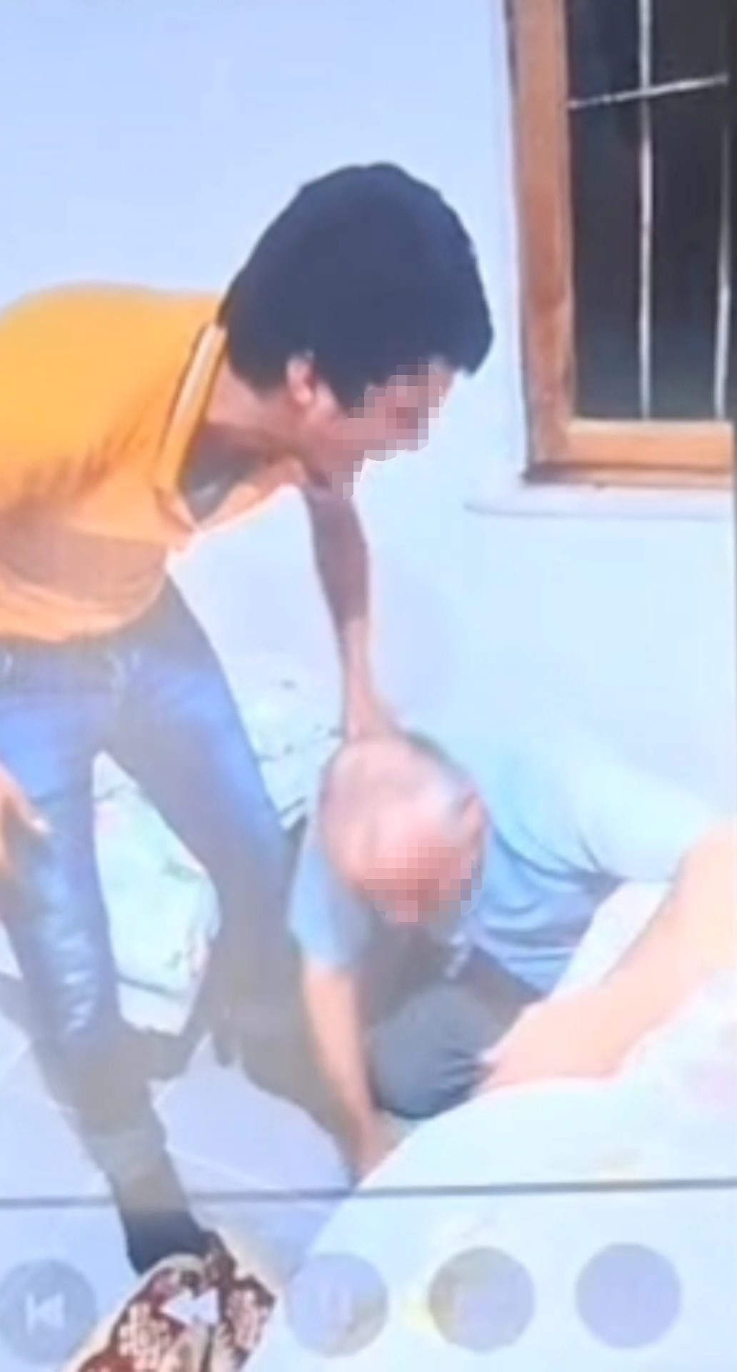 Yaşlı Adamın Dövülerek Öldürülmesi Görüntüleri Ortaya Çıktı (9)