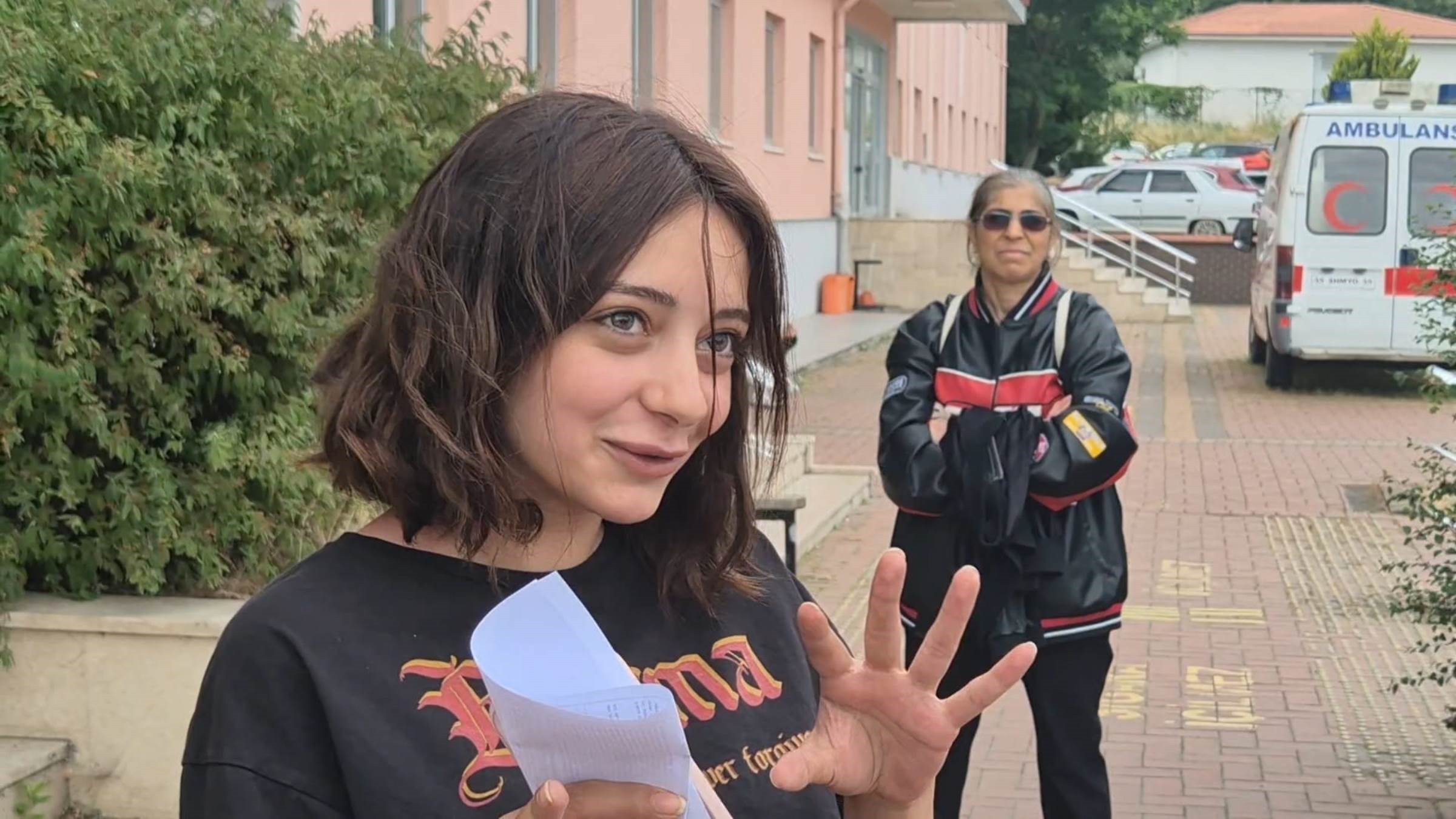 Yks’yi 1 Dakika Ile Kaçıran Elif, Sosyal Medyada Gündem Oldu1