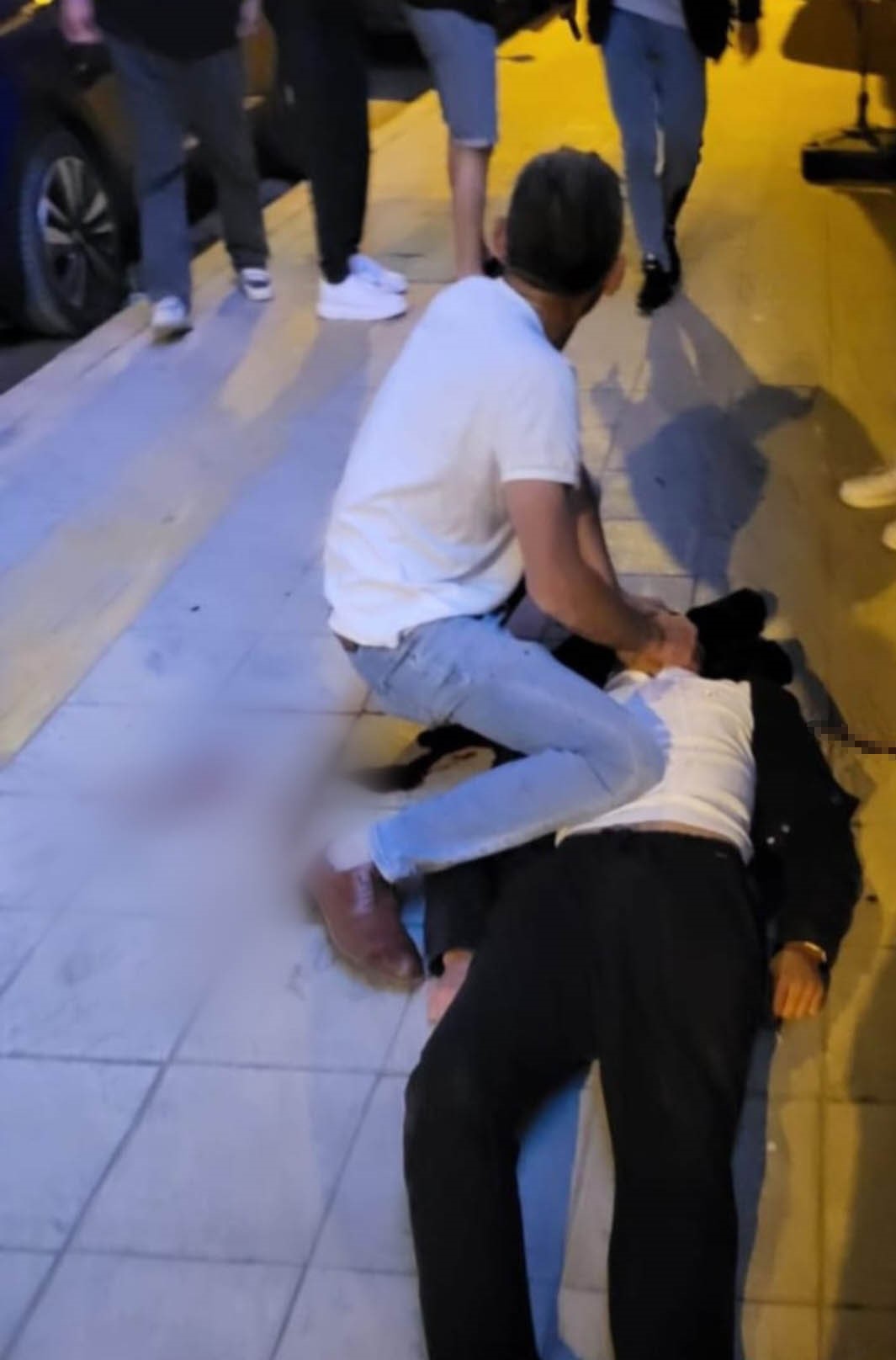18 Yaşındaki Enes'in Bıçakla Öldürülme Anı Görüntüleri Ortaya Çıktı (2)