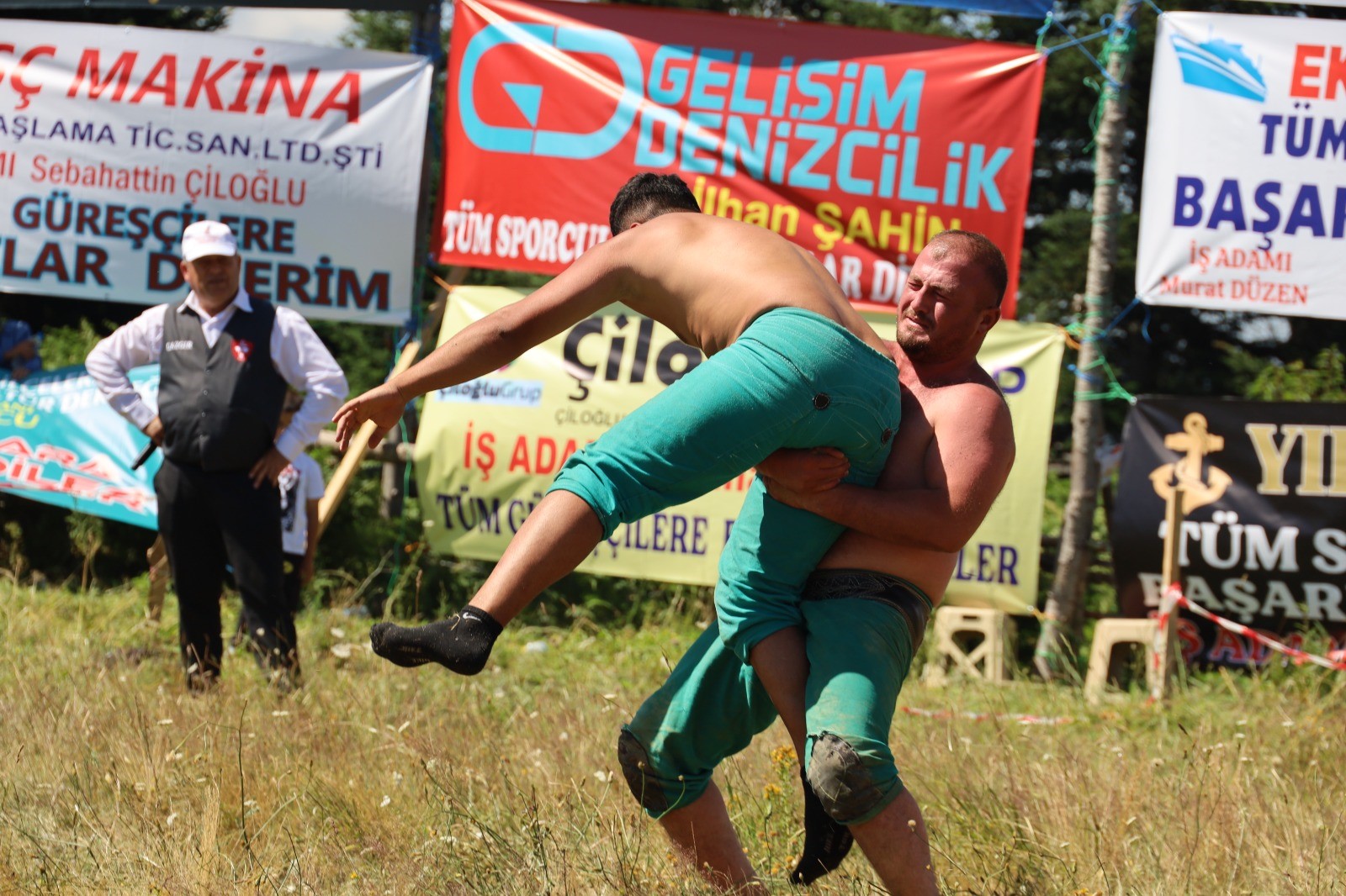 Alaçam’daki Şenlikte Başpehlivan Resul Güne Orman Şehitleri Adına Güreşti (4)