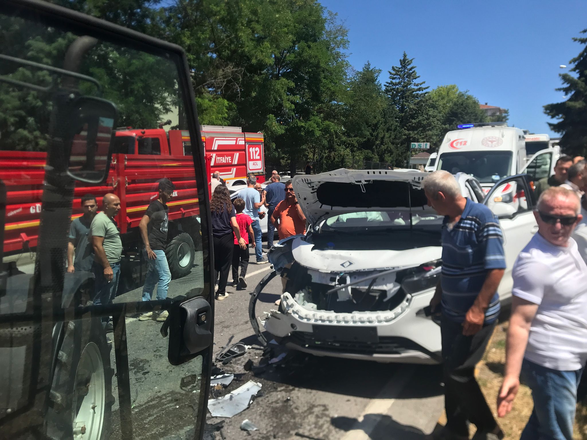 Bafra’da Traktör Ile Aracın Karıştığı Kaza Da 2 Yaralı (1)