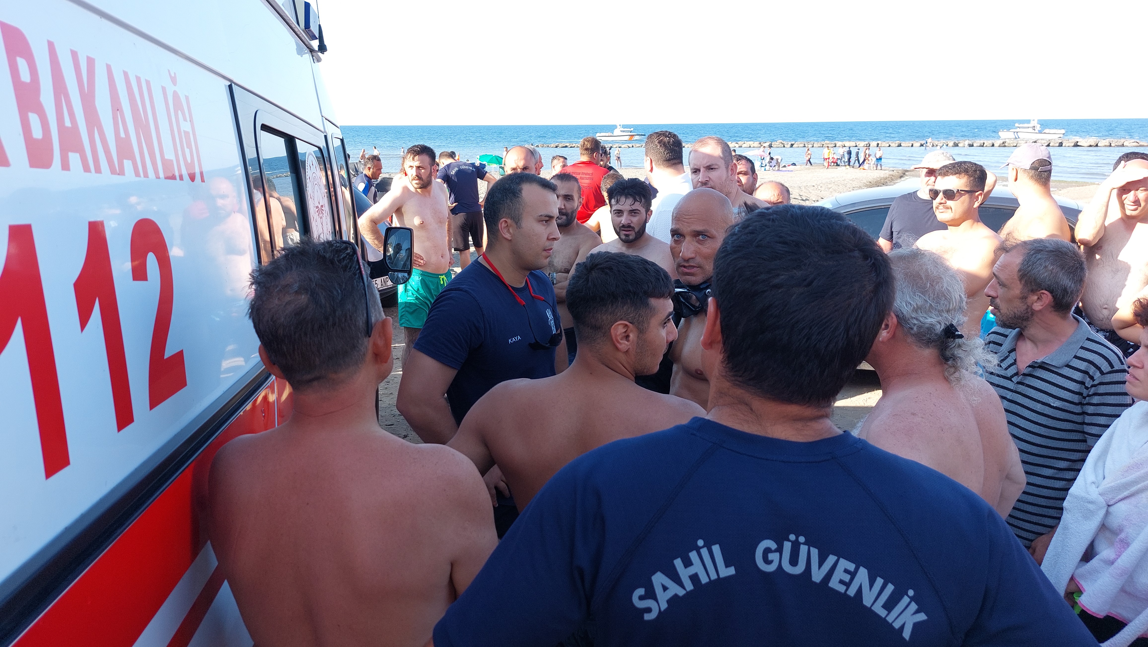 Denize Giren Aynı Aileden 2’Si Çocuk 3 Kişi Boğulma Tehlikesi Geçirdi (5)
