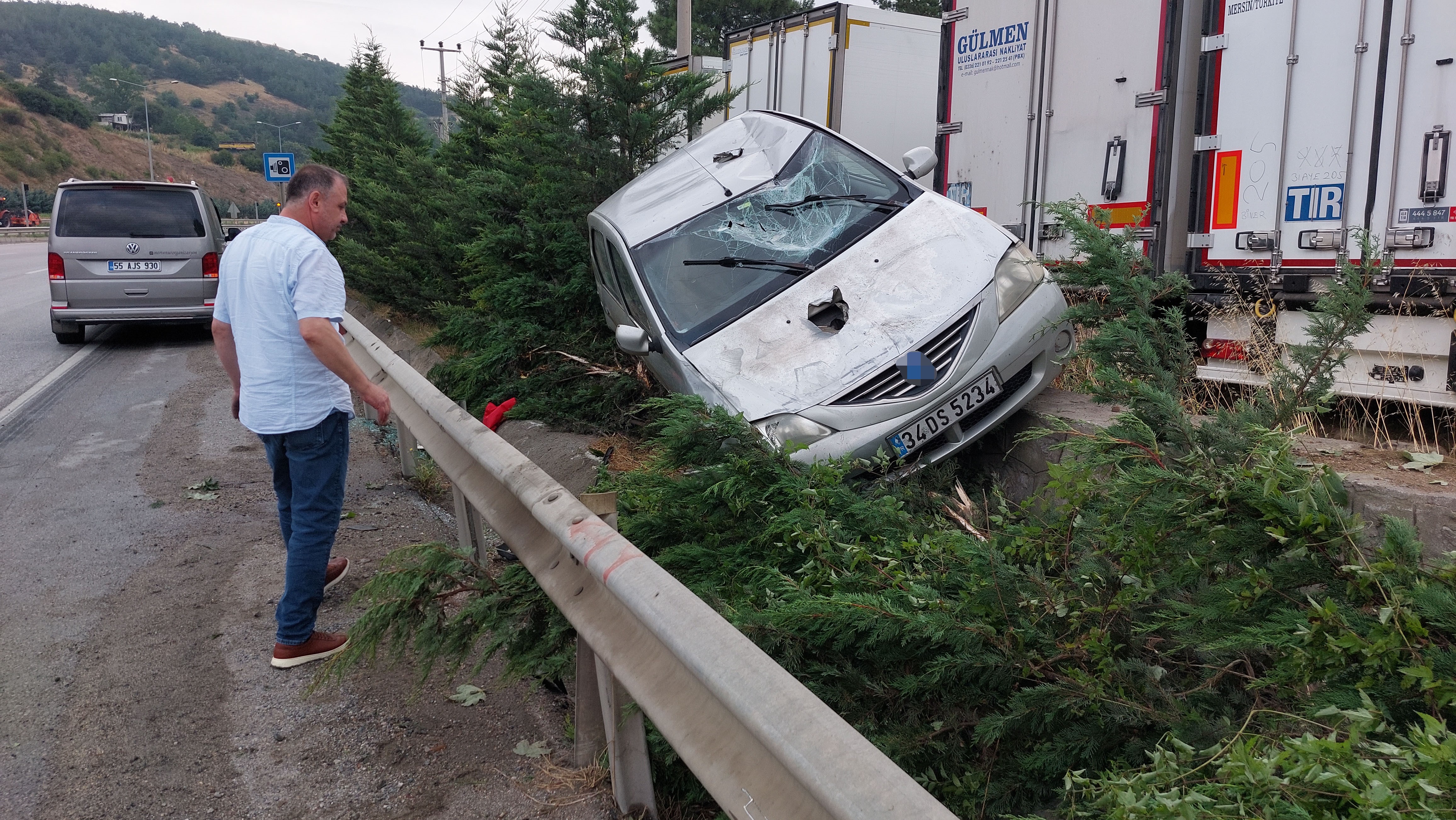Hurdaya Dönen Araçtaki 4 Kişi Emniyet Kemeri Sayesinde Kazayı Yara Almadan Atlattı (3)