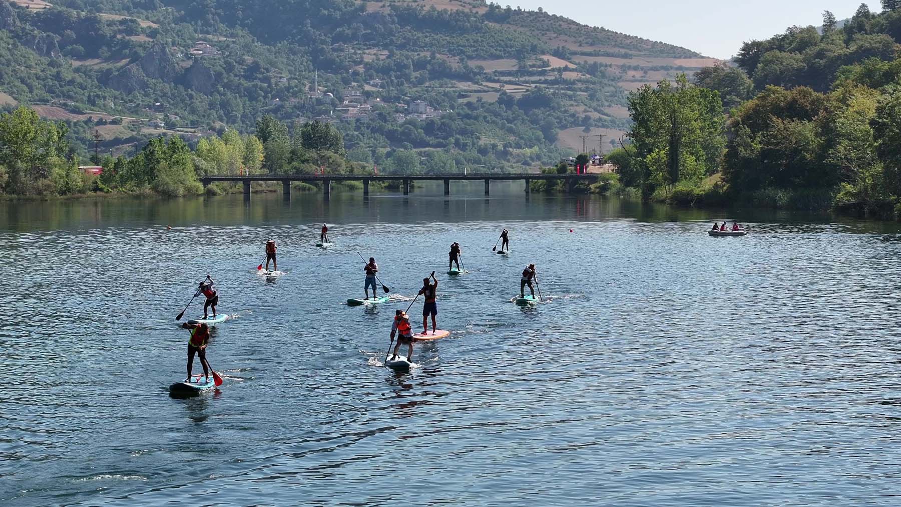 Kapıkaya’da Bir Ilk! Kızılırmak Nehri’nin Eteklerinde “Sup Yarışı” Yapıldı (3)
