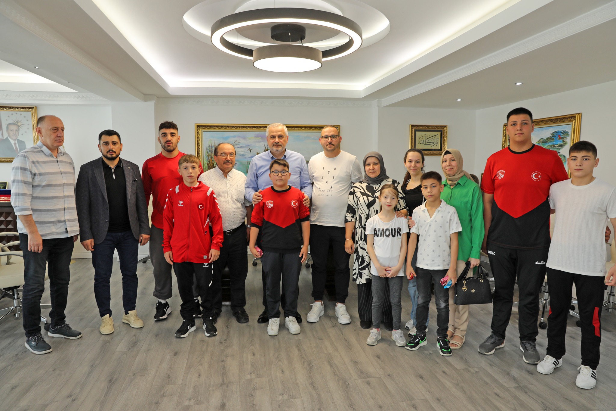 Şampiyon Güreşçiler Bafra Belediyesi'nde Ağırlandı (1)