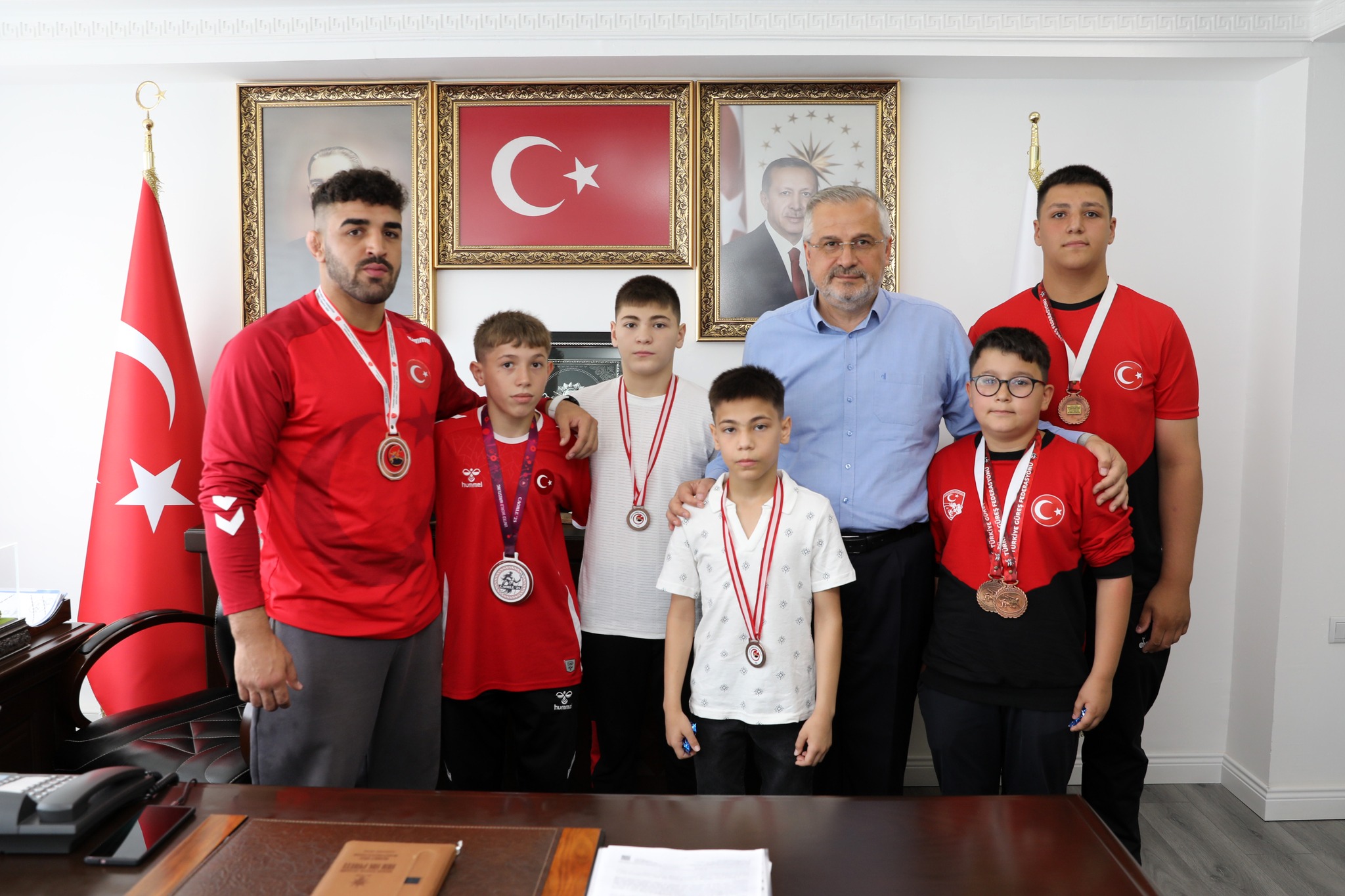 Şampiyon Güreşçiler Bafra Belediyesi'nde Ağırlandı (2)