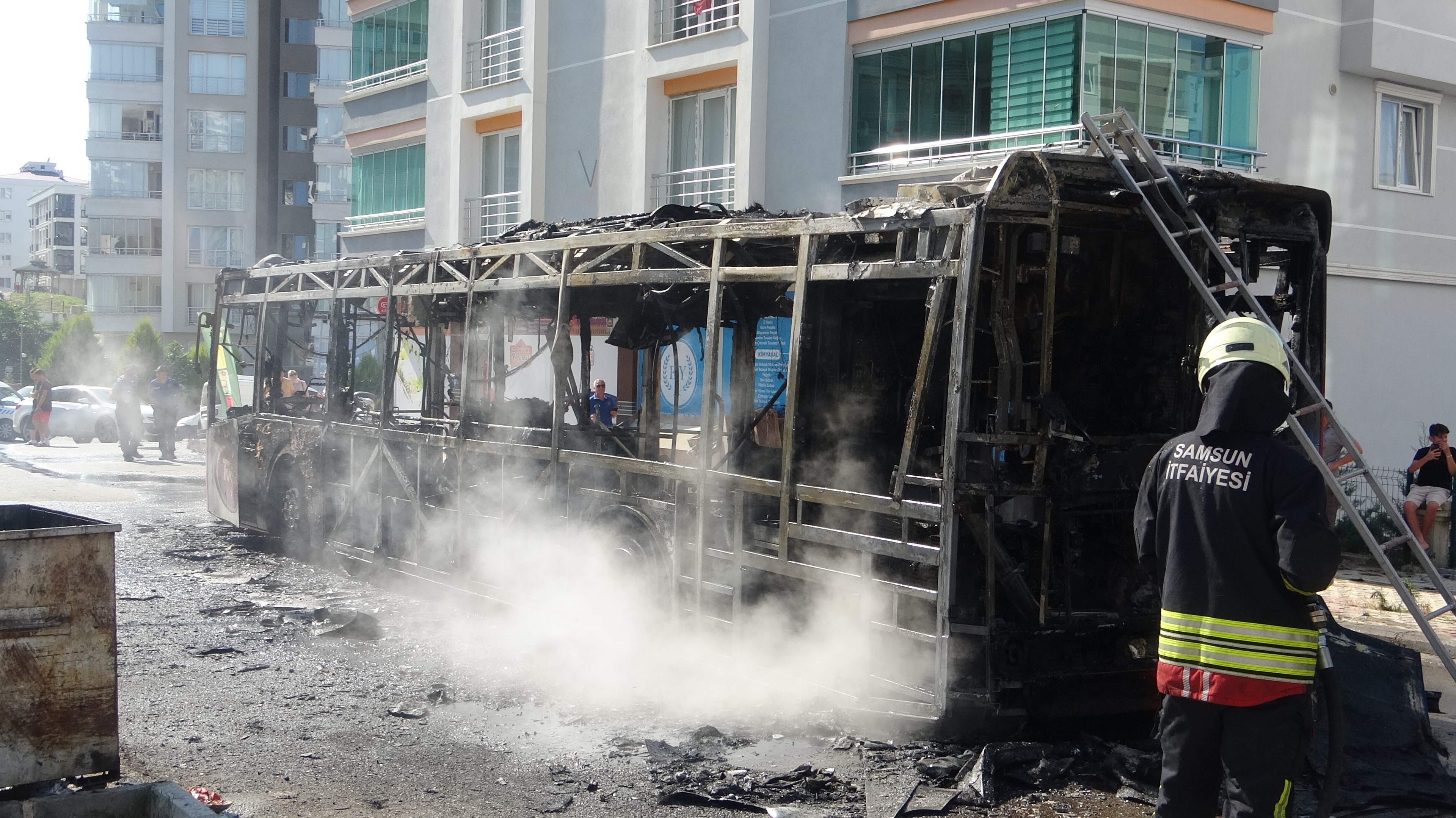 Samsun'da Belediye Otobüsü Alevlere Teslim Oldu (1)