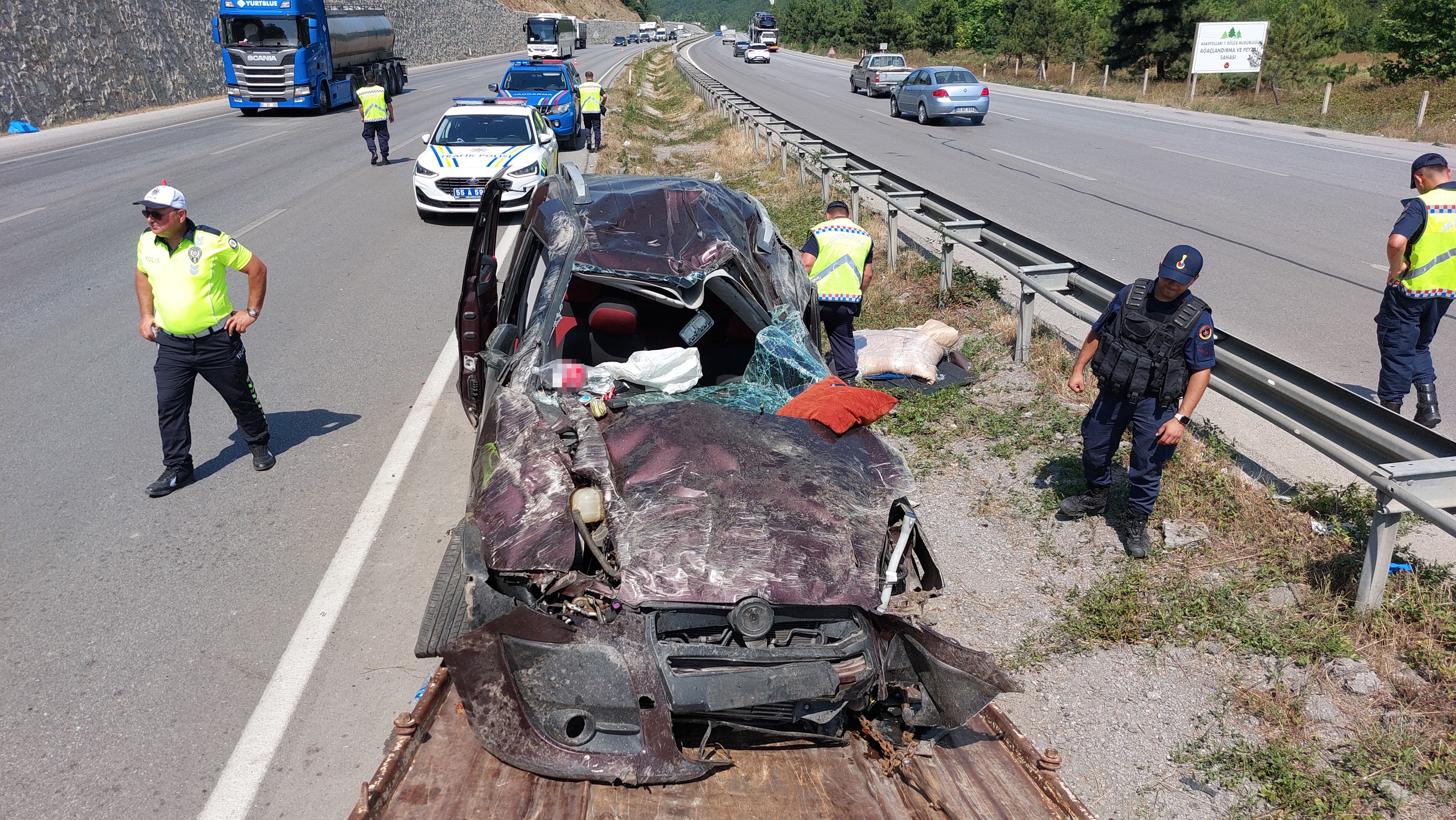 Samsun'da Hafif Ticari Araç Takla Attı 1 Ölü, 3 Yaralı (2)