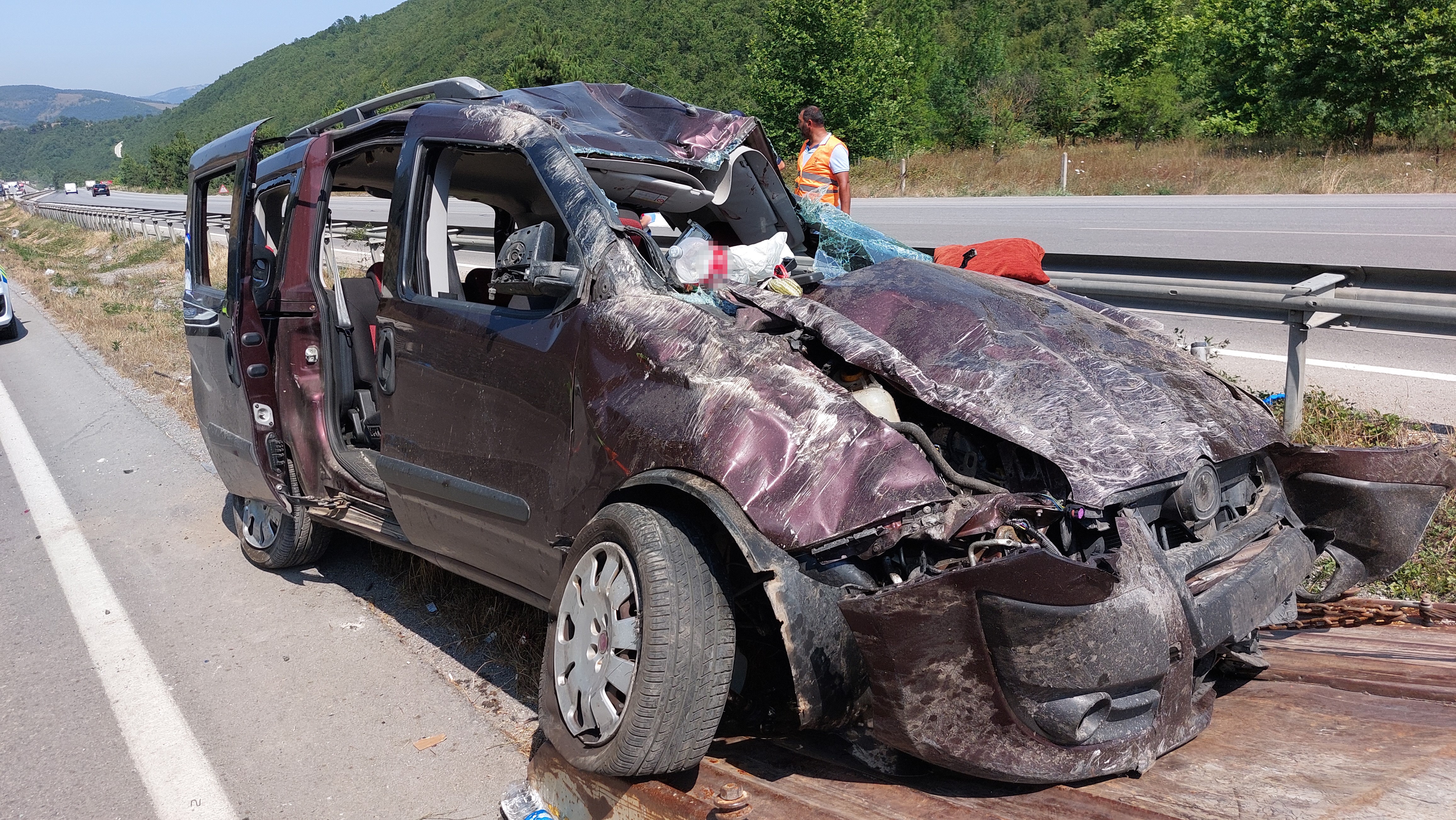 Samsun'da Hafif Ticari Araç Takla Attı 1 Ölü, 3 Yaralı (4)