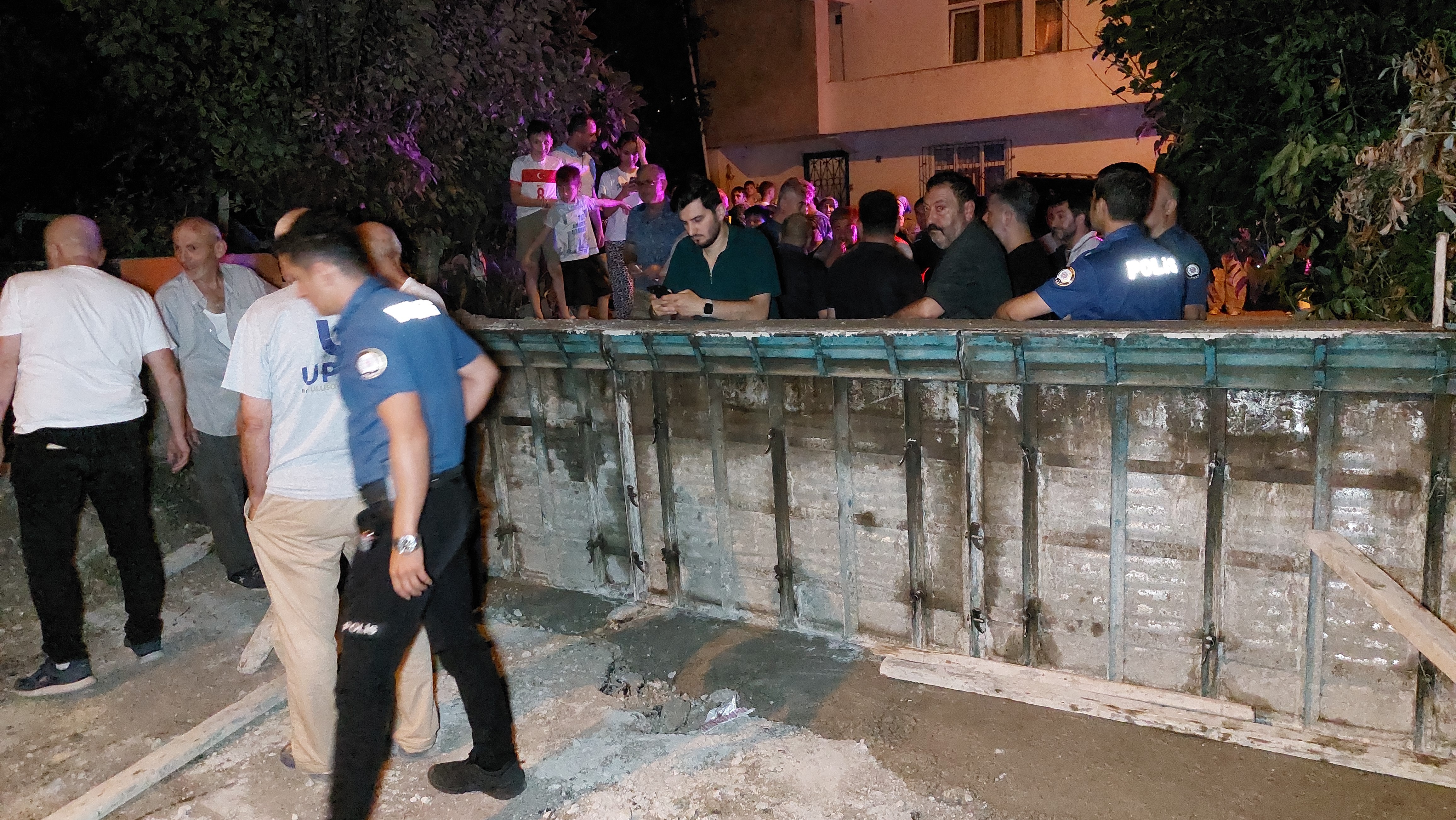 Samsun’da Tapulu Arsam Diye Yolu Beton Duvar Ile Kapatınca Mahalleli Isyan Etti (1)