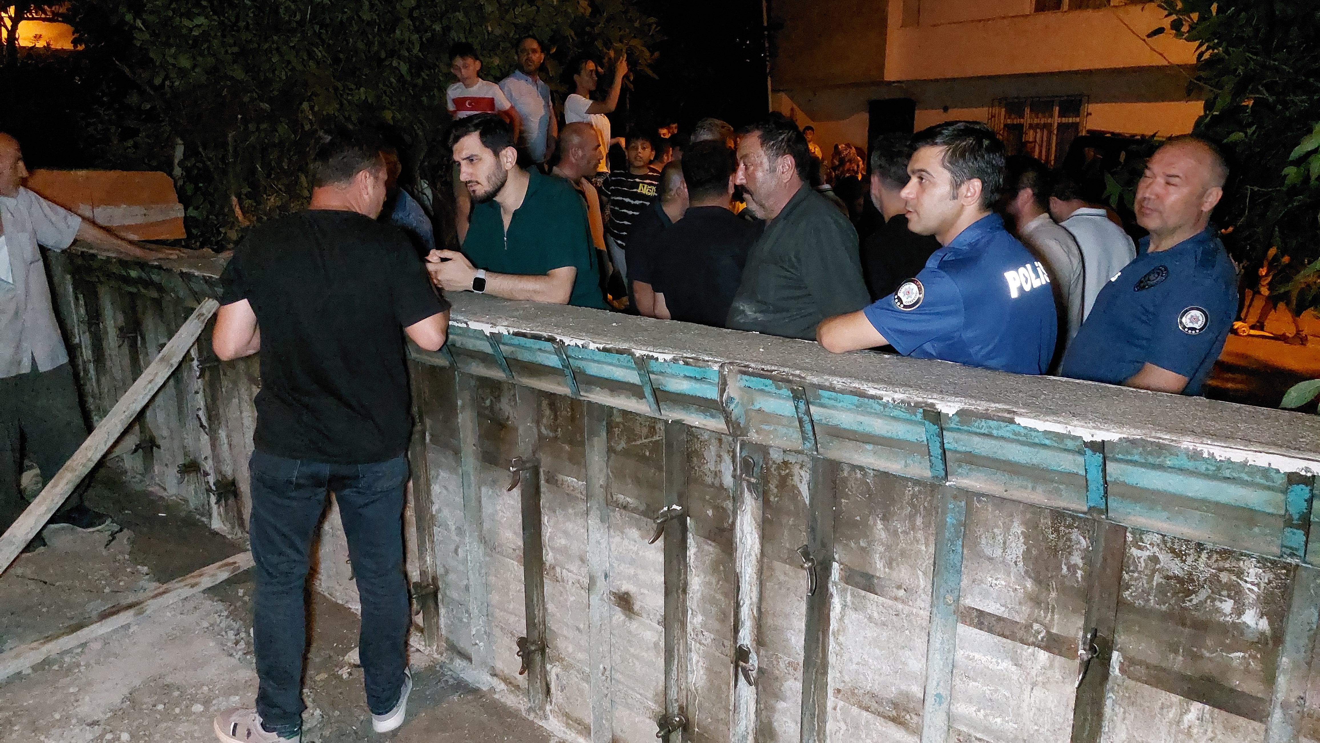 Samsun’da Tapulu Arsam Diye Yolu Beton Duvar Ile Kapatınca Mahalleli Isyan Etti (2)