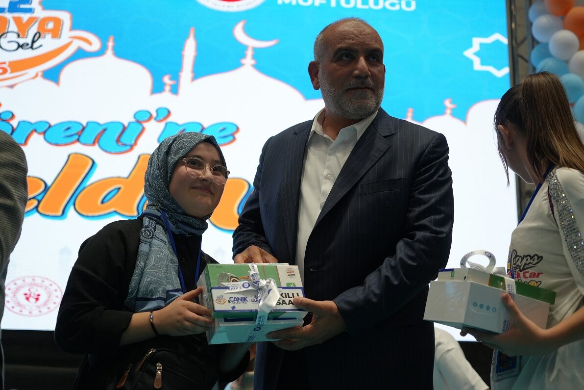Camiye Giden 4 Bin Çocuk Ve Genç Hediyelerine Kavuştu1