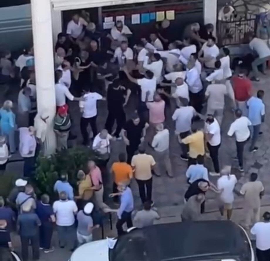 Chp Atakum Delege Seçimlerinde Yumruklar Havada Uçuştu, Profesör Yüzüne Tekme Yedi (1)