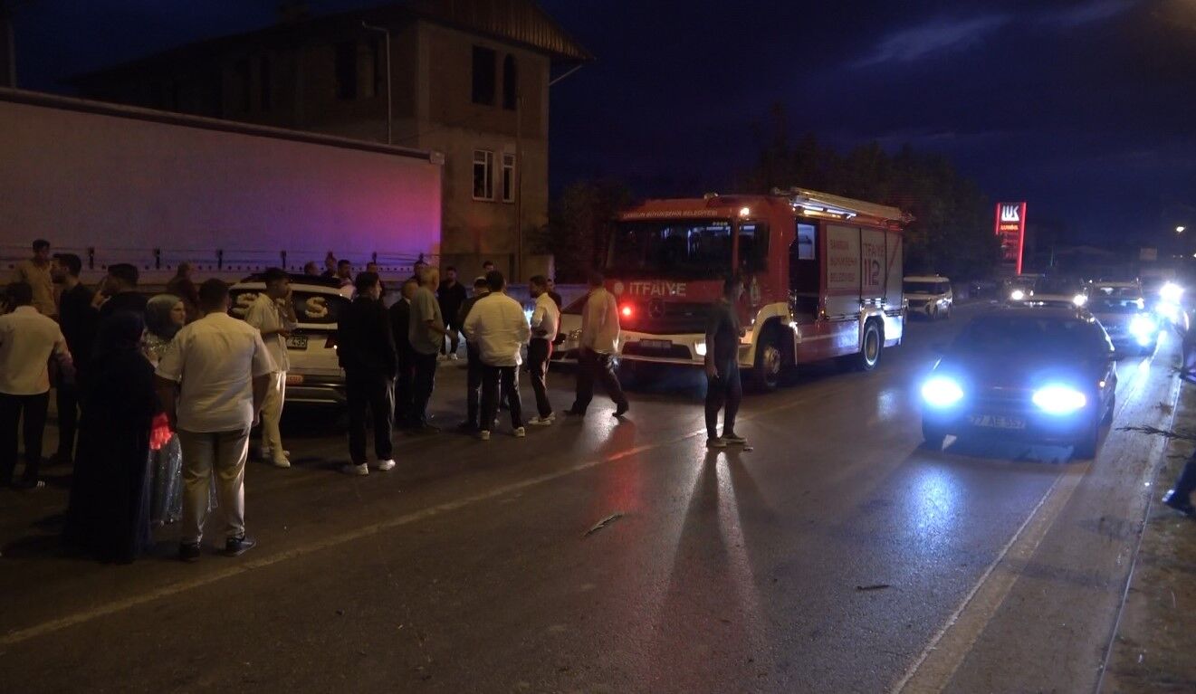 Düğün Konvoyunda Kaza Gelin Hastaneye Kaldırıldı (1)