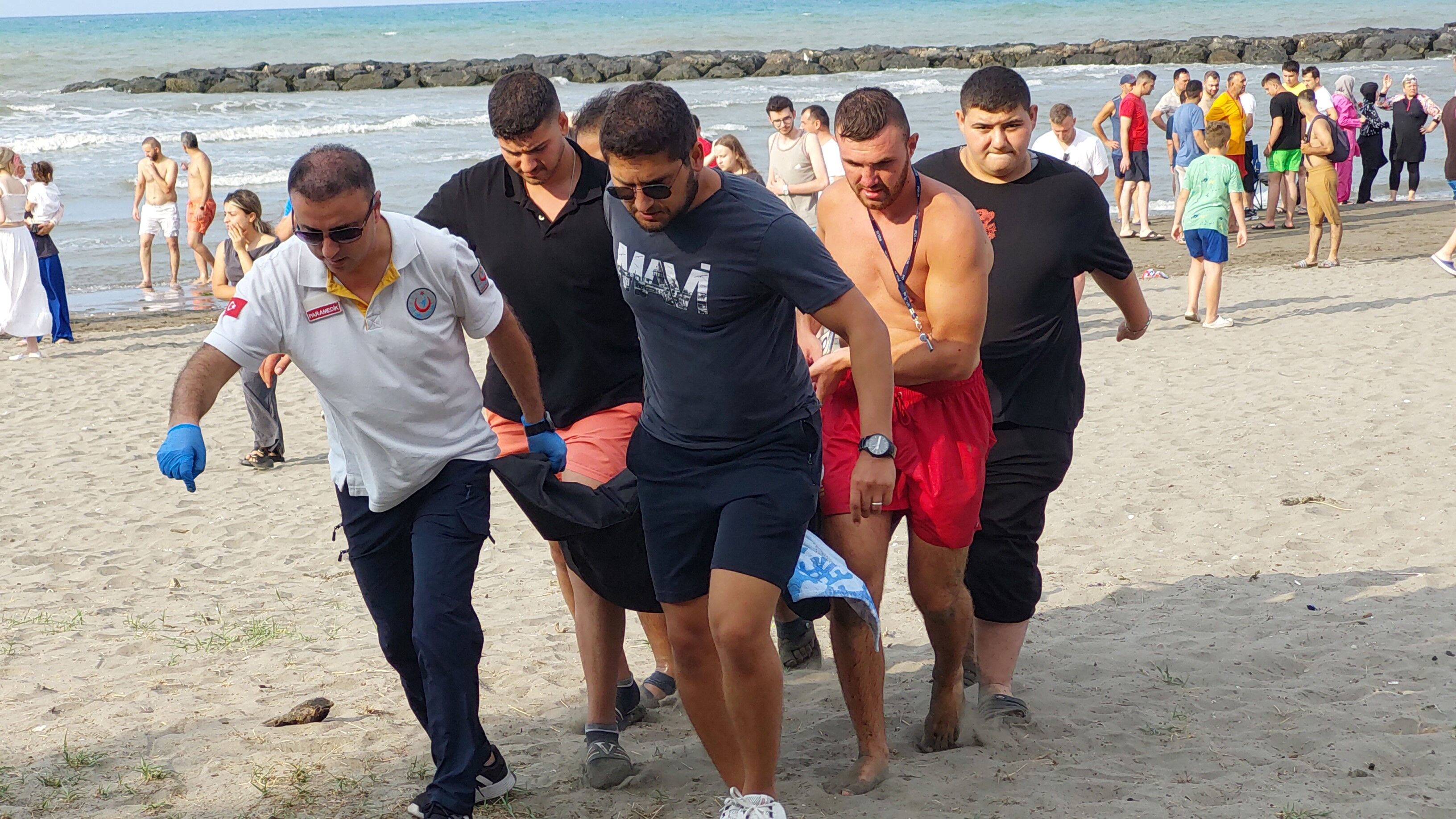 Karadeniz'de Can Pazarı 2 Arkadaş Baygın Halde Denizden Çıkartıldı (1)