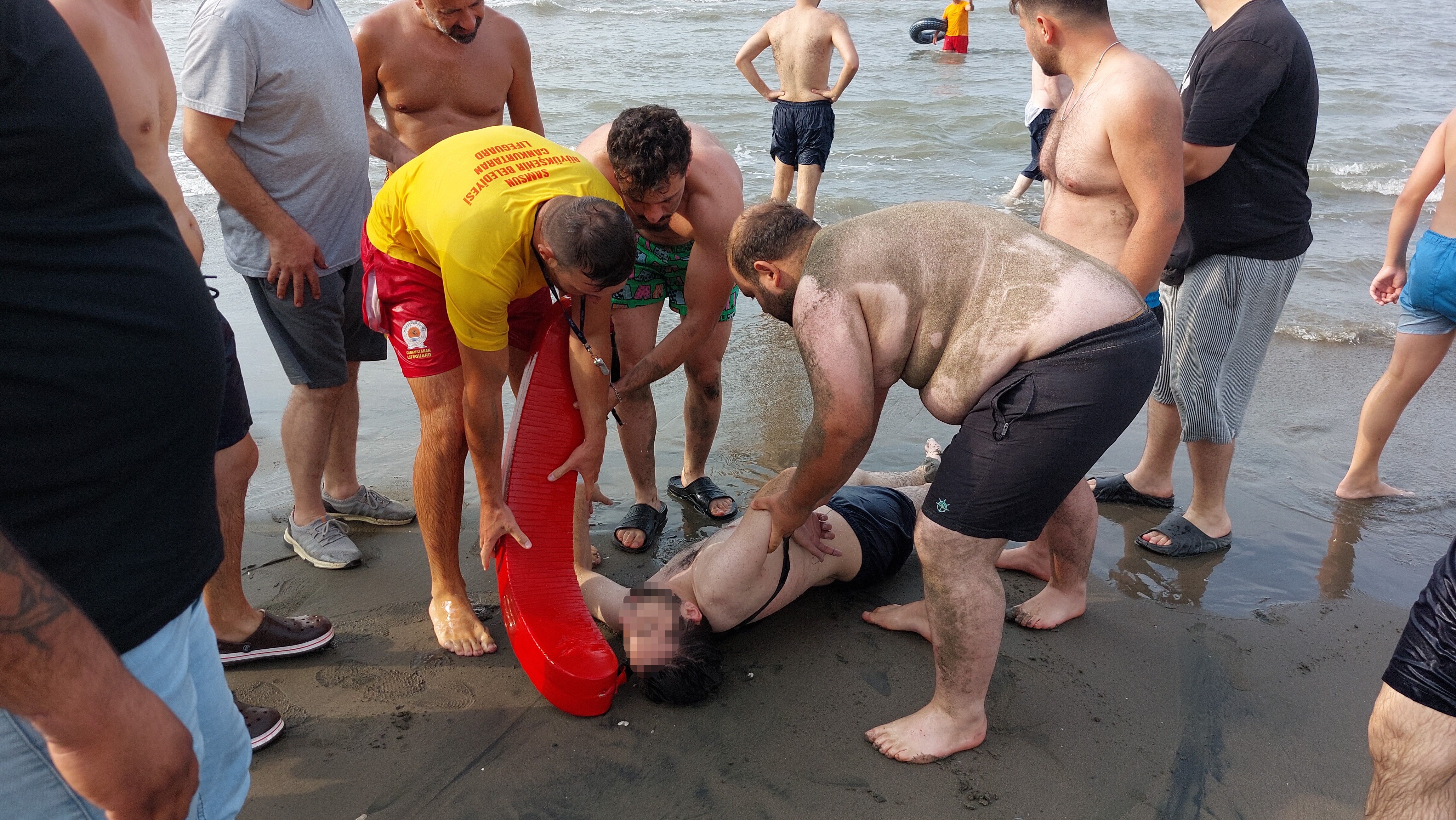 Karadeniz'de Can Pazarı 2 Arkadaş Baygın Halde Denizden Çıkartıldı (3)