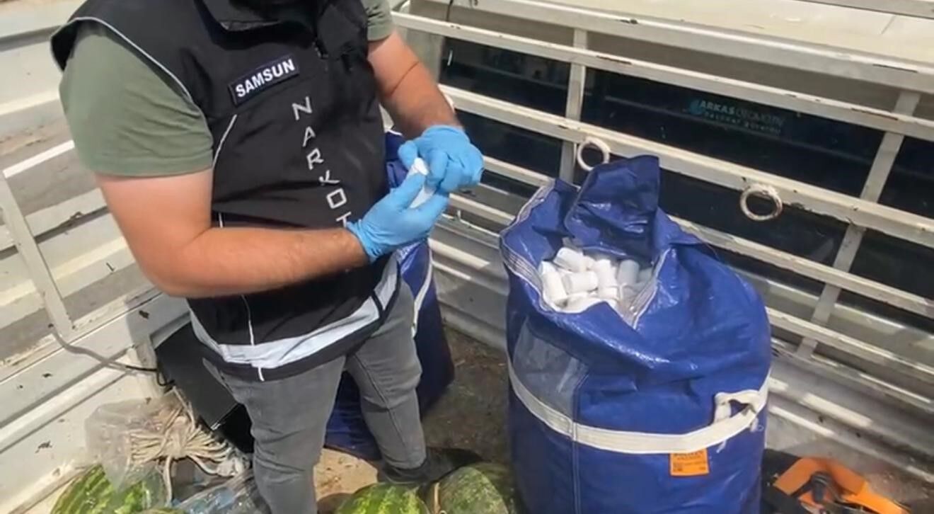 Karpuz Yüklü Kamyonette 110 Bin Uyuşturucu Hap Ele Geçirildi (4)