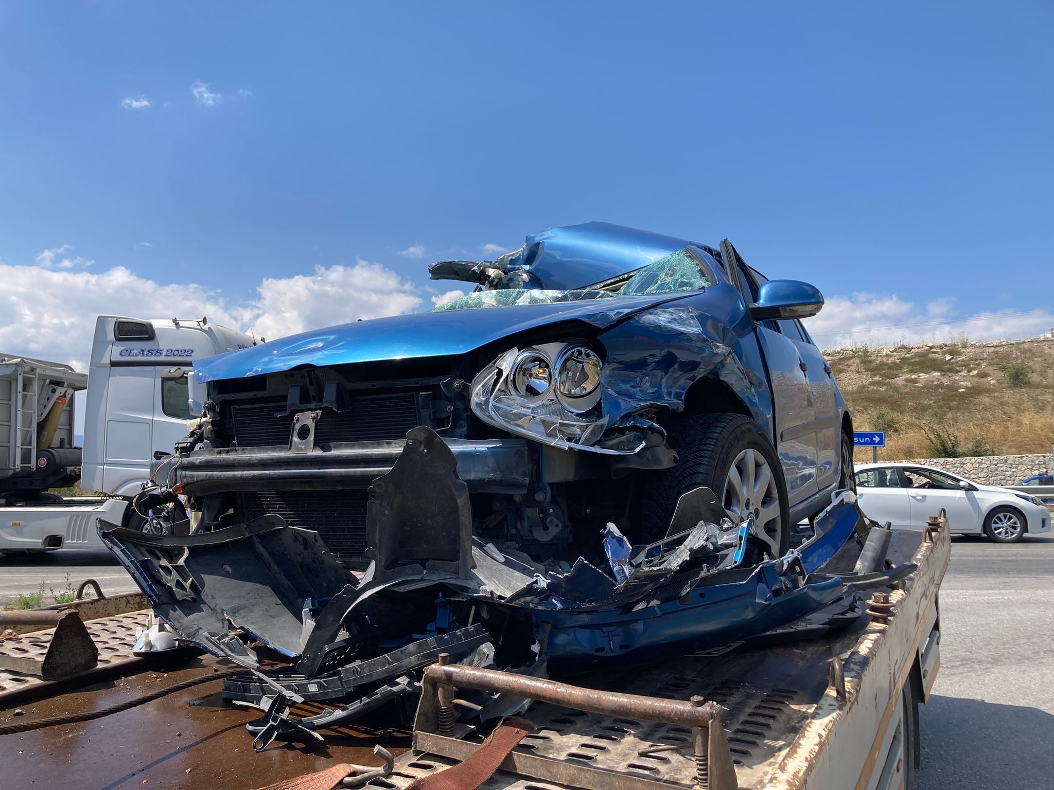 Kavak'ta Otomobil Tıra Arkadan Çarptı 1 Yaralı (2)