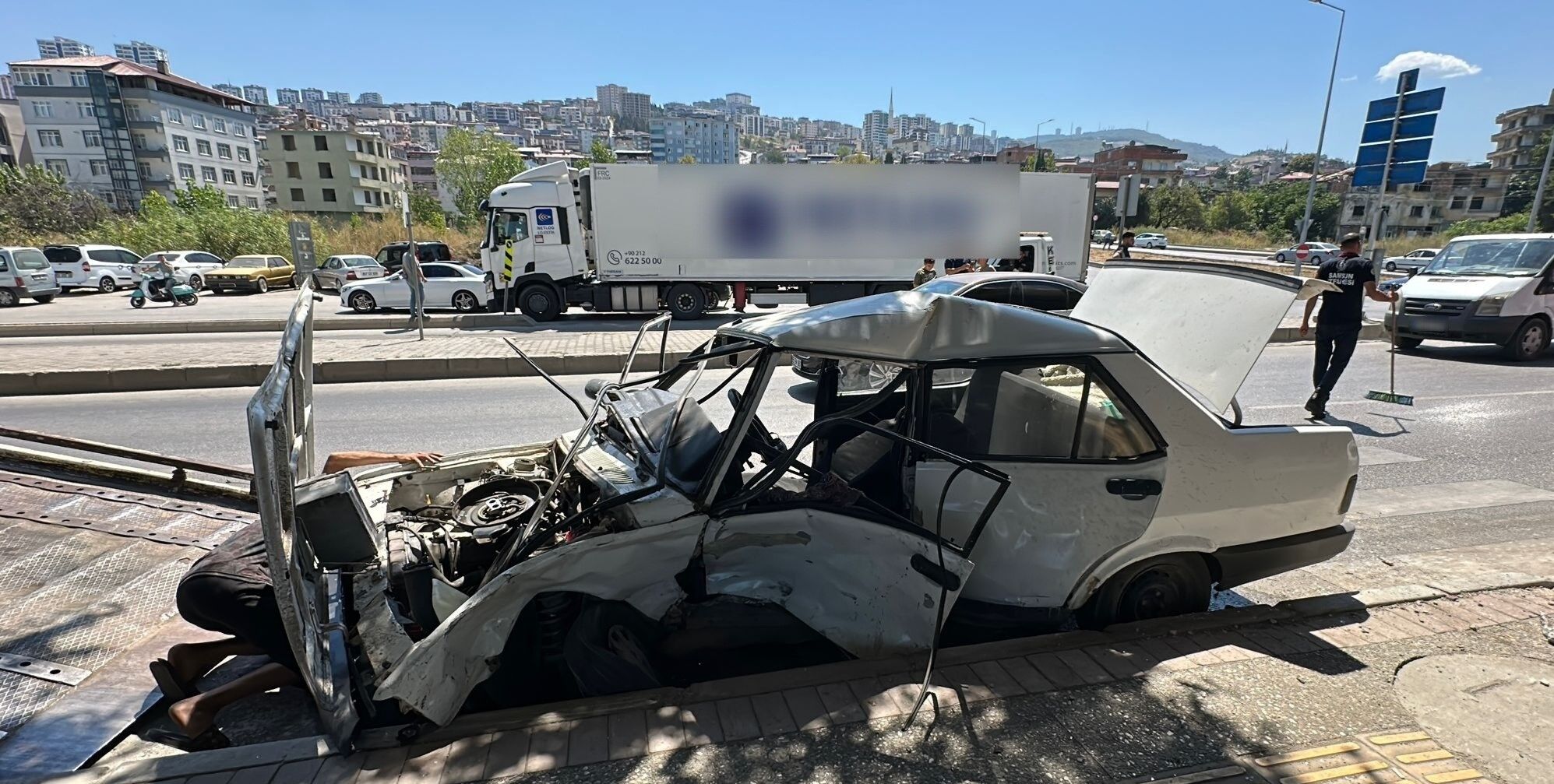 Kazaya Karışan Tofaş Otomobil Hurdaya Döndü 1’I Ağır 2 Yaralı (5)