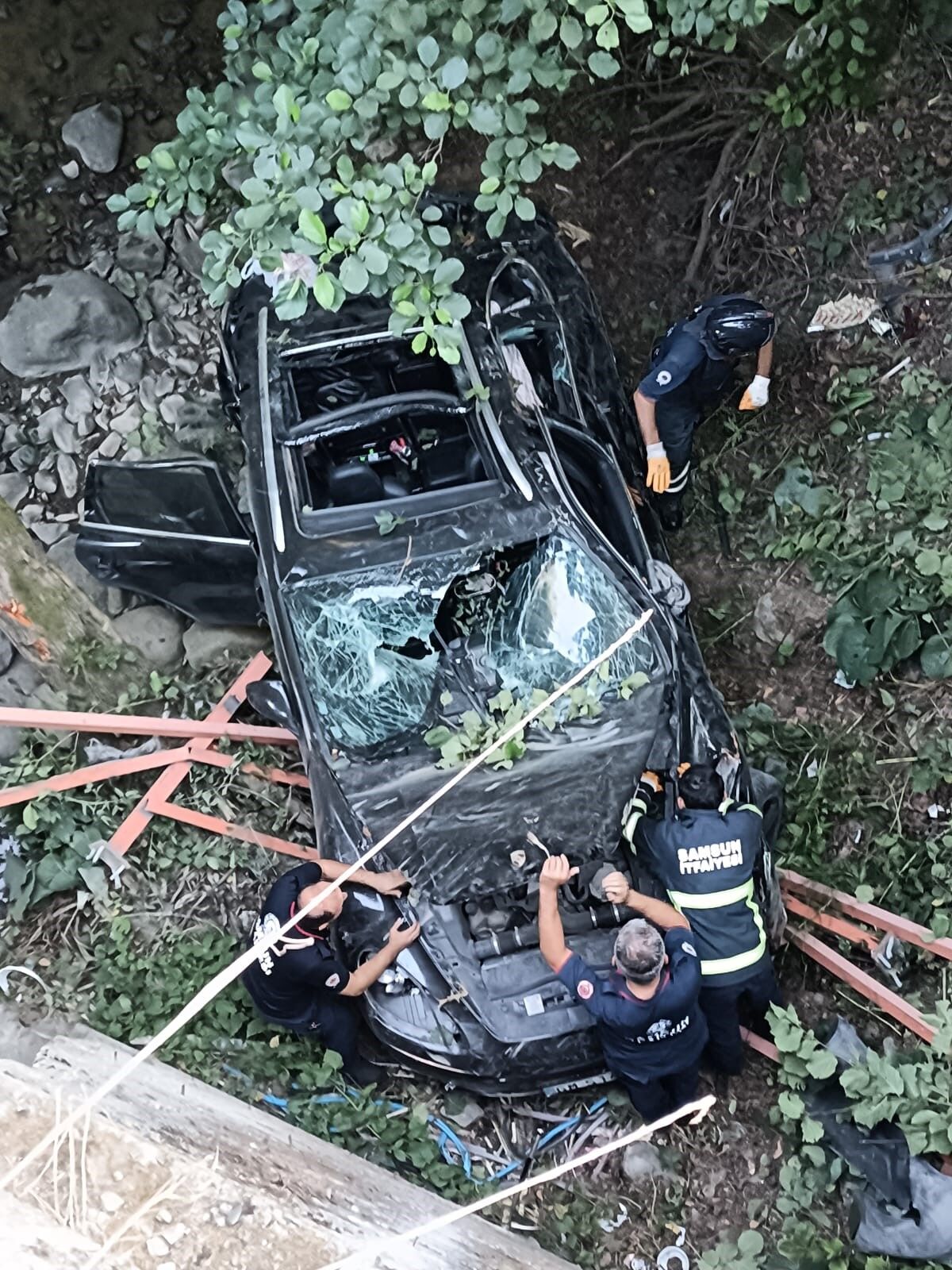 Otomobil Köprüden Yuvarlandı 12 Yaşındaki Çocuk Hayatını Kaybetti (1)