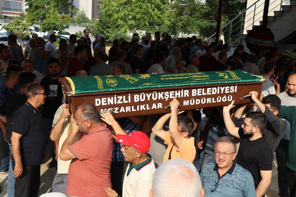 Polis Eşi Tarafından Uykuda Öldürülen Anne Ve 2 Çocuğu Son Yolculuğuna Uğurlandı (4)