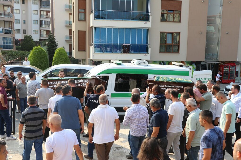 Polis Eşi Tarafından Uykuda Öldürülen Anne Ve 2 Çocuğu Son Yolculuğuna Uğurlandı (6)